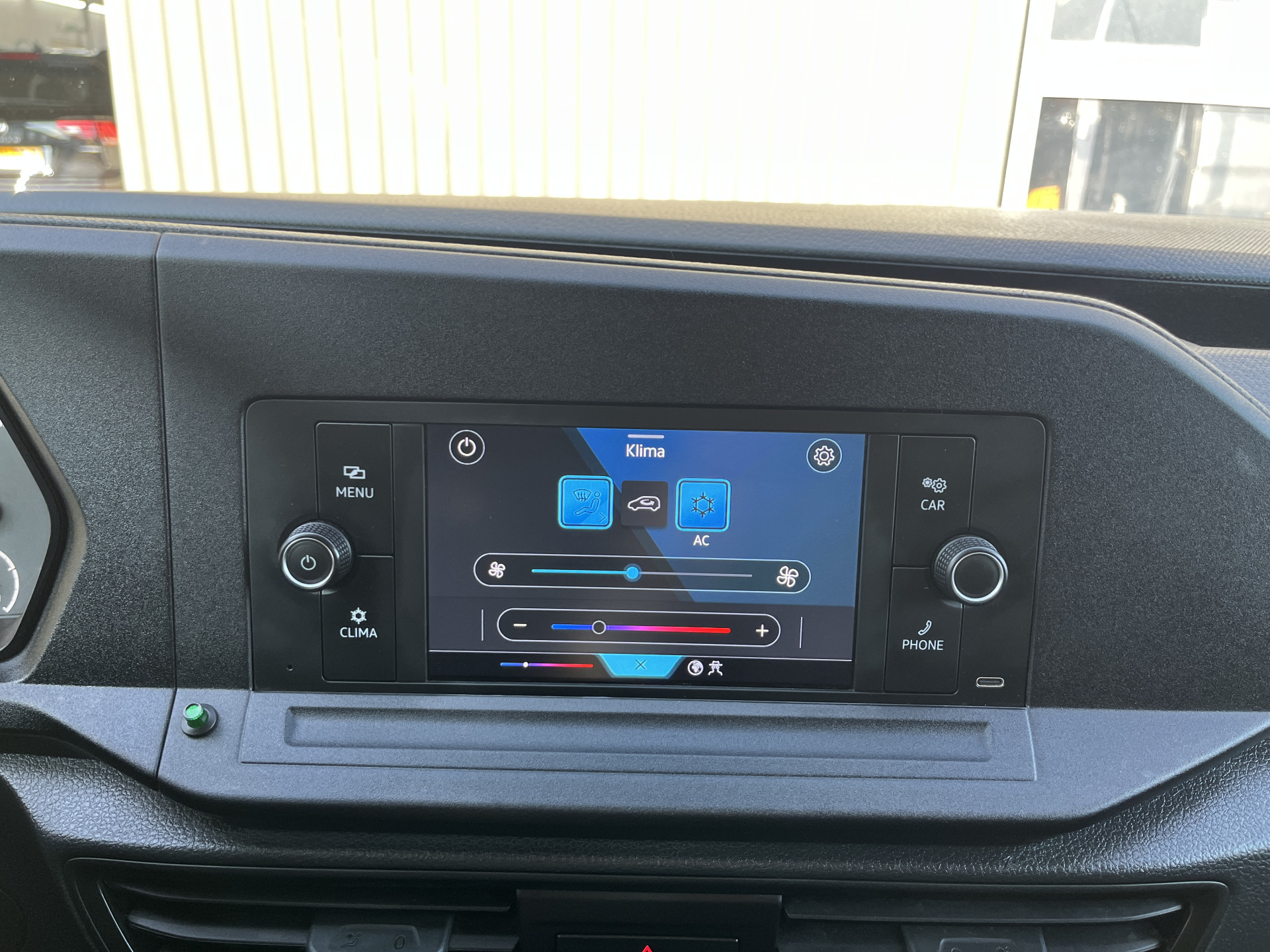 Foto van Volkswagen Caddy Modified Partition Wall