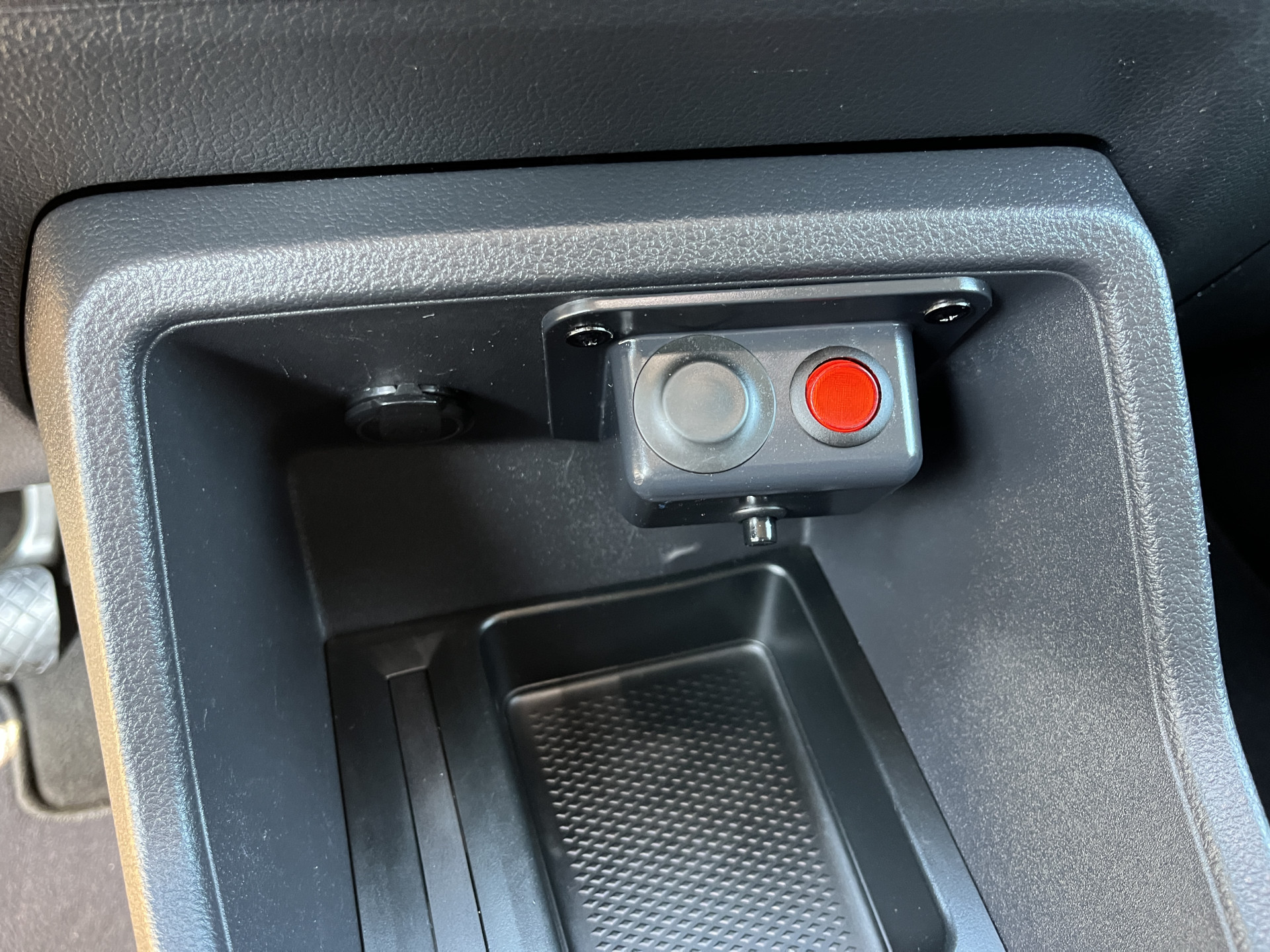 Foto van Volkswagen Caddy Modified Partition Wall