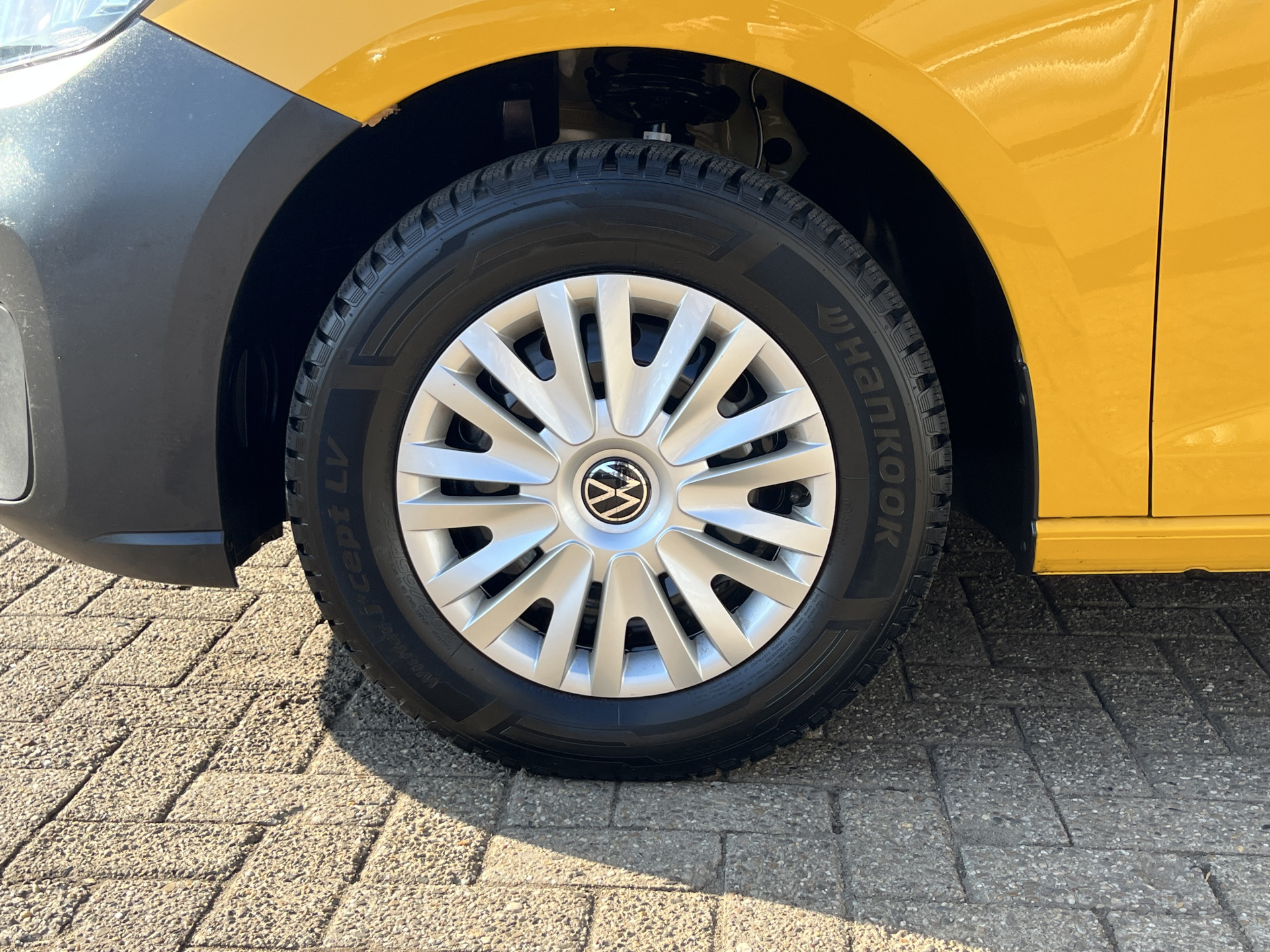 Foto van Volkswagen Caddy Modified Partition Wall