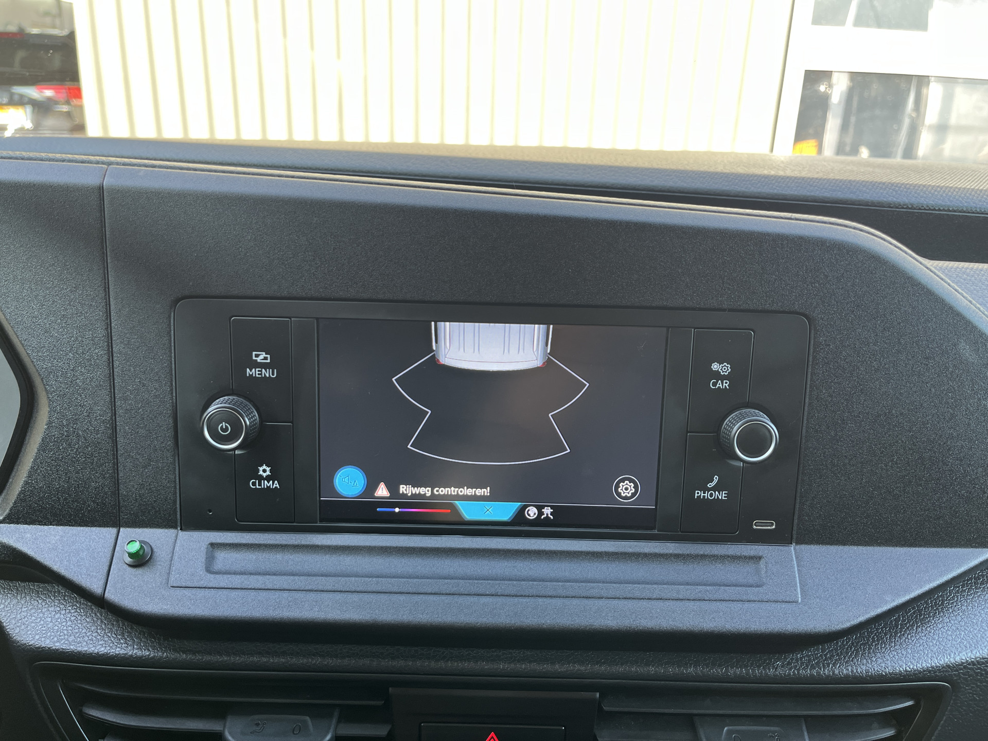 Foto van Volkswagen Caddy Modified Partition Wall
