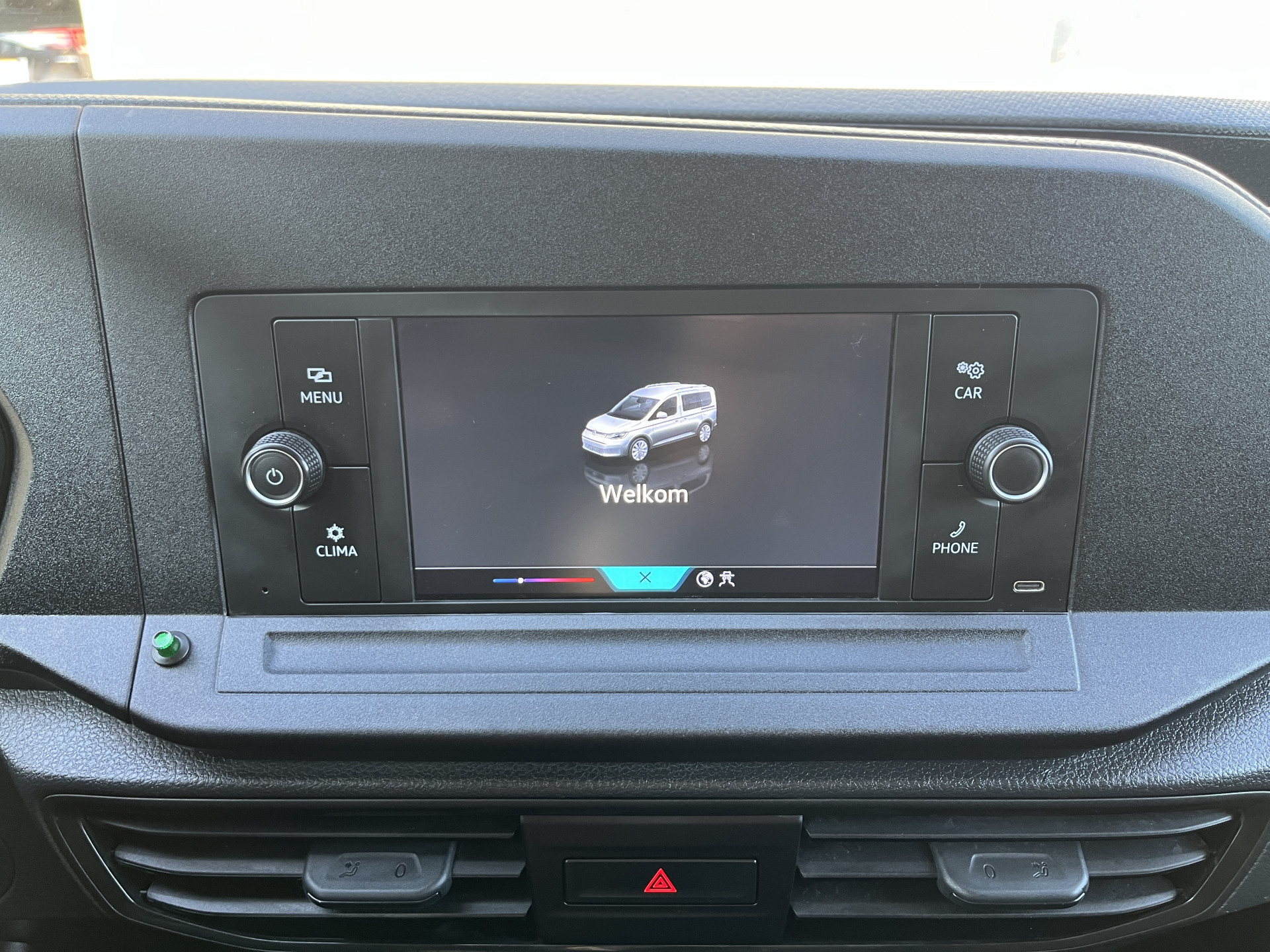 Foto van Volkswagen Caddy Modified Partition Wall
