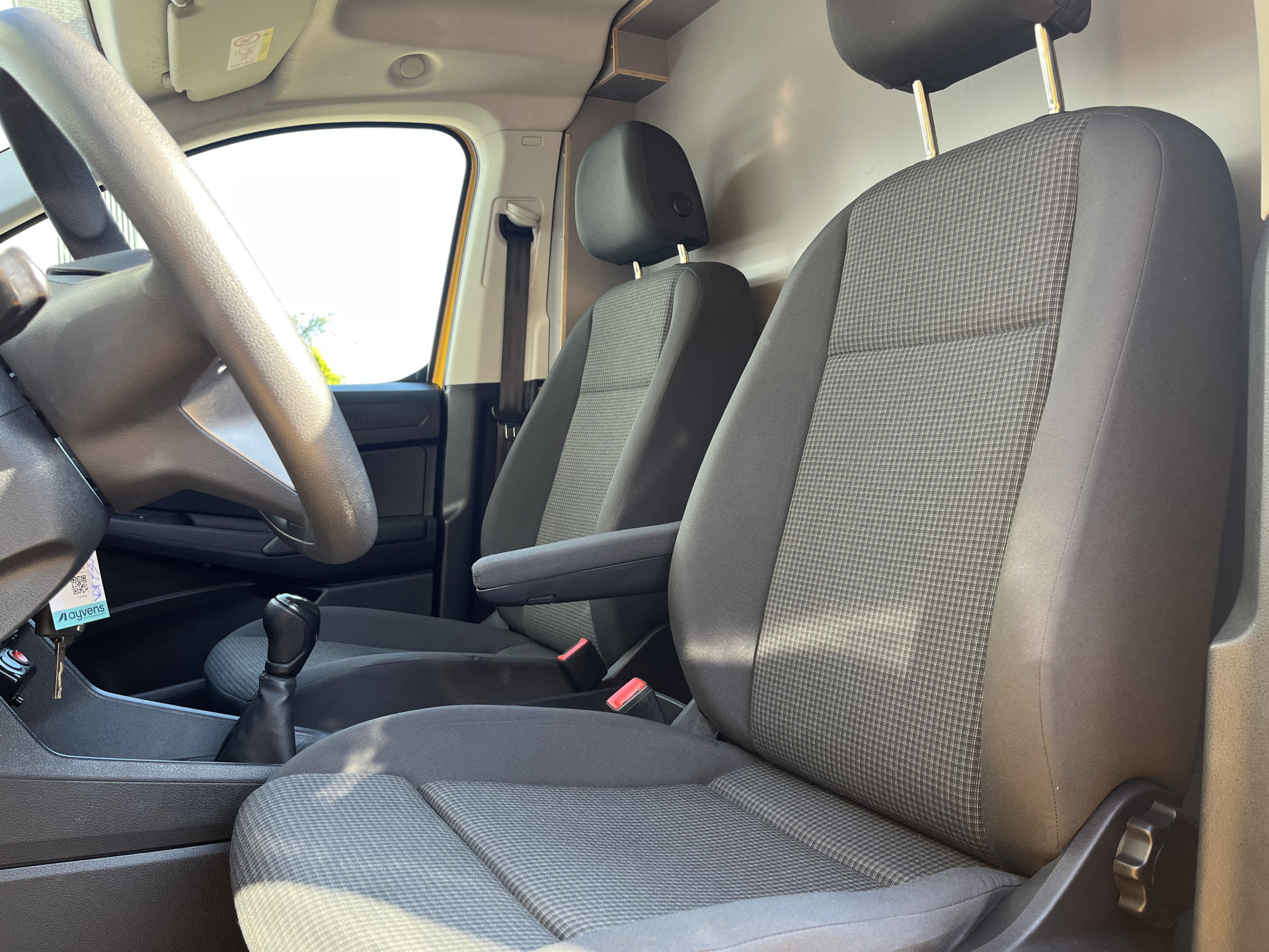 Foto van Volkswagen Caddy Modified Partition Wall