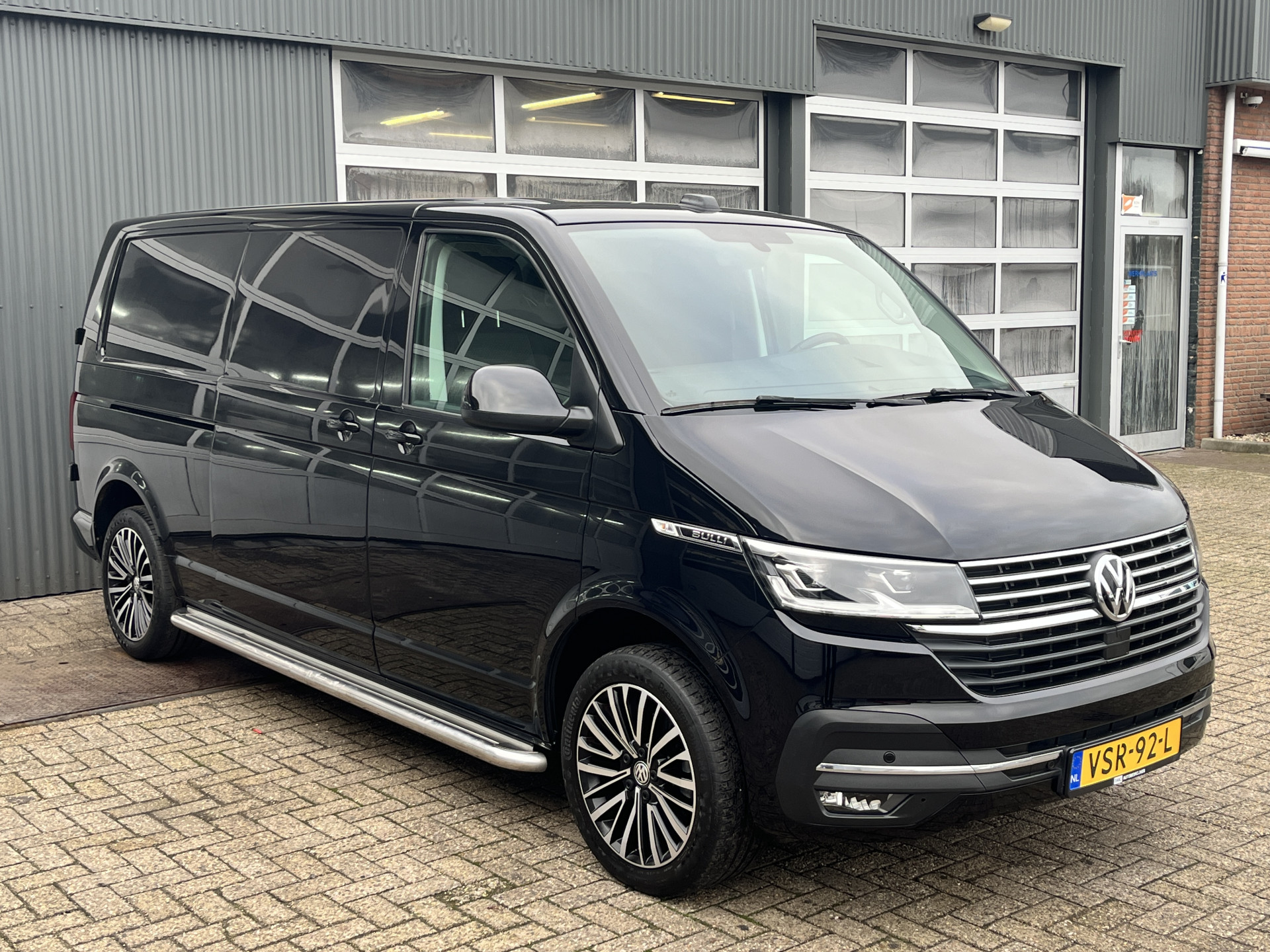 Volkswagen Transporter 2.0 TDI L2H3 Bu 2022 - voorkant