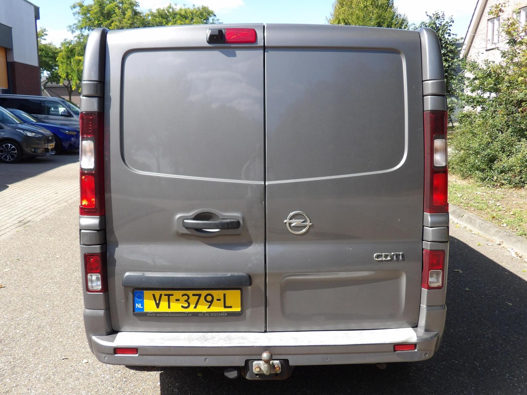 Foto van Opel Vivaro-b