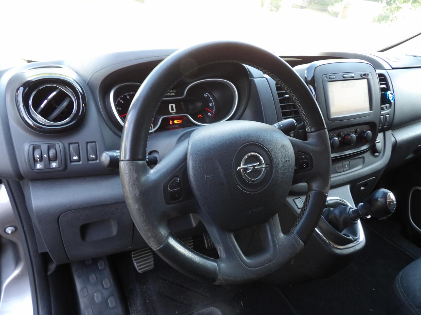 Foto van Opel Vivaro-b
