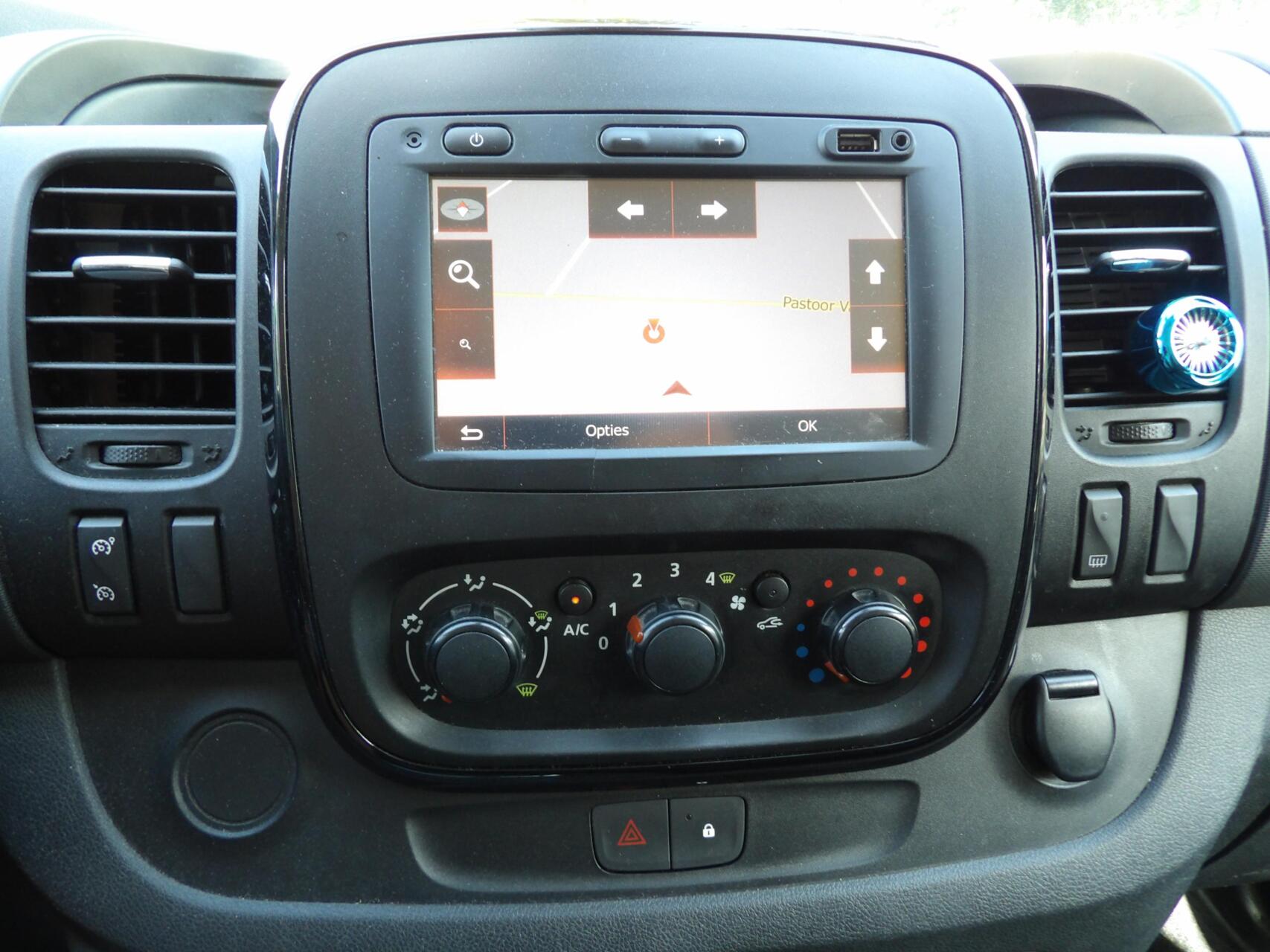 Foto van Opel Vivaro-b