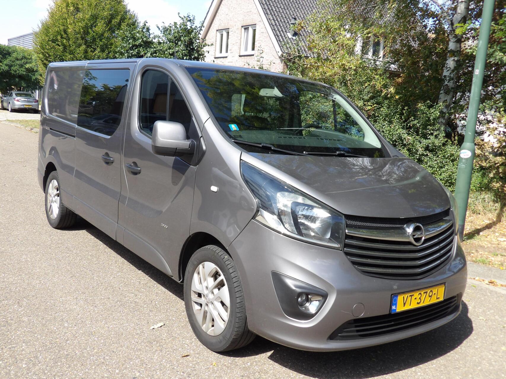 Foto van Opel Vivaro-b
