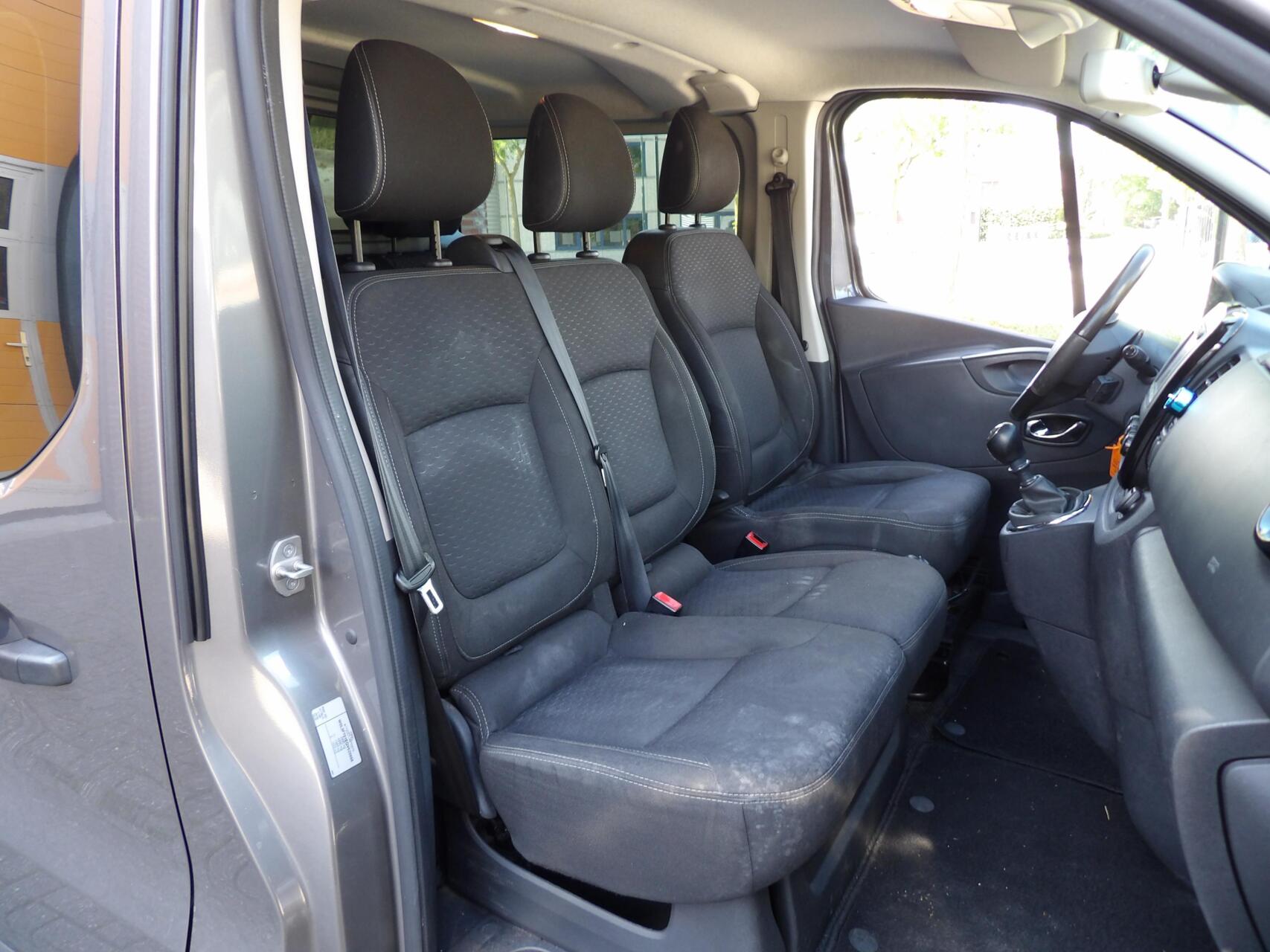 Foto van Opel Vivaro-b