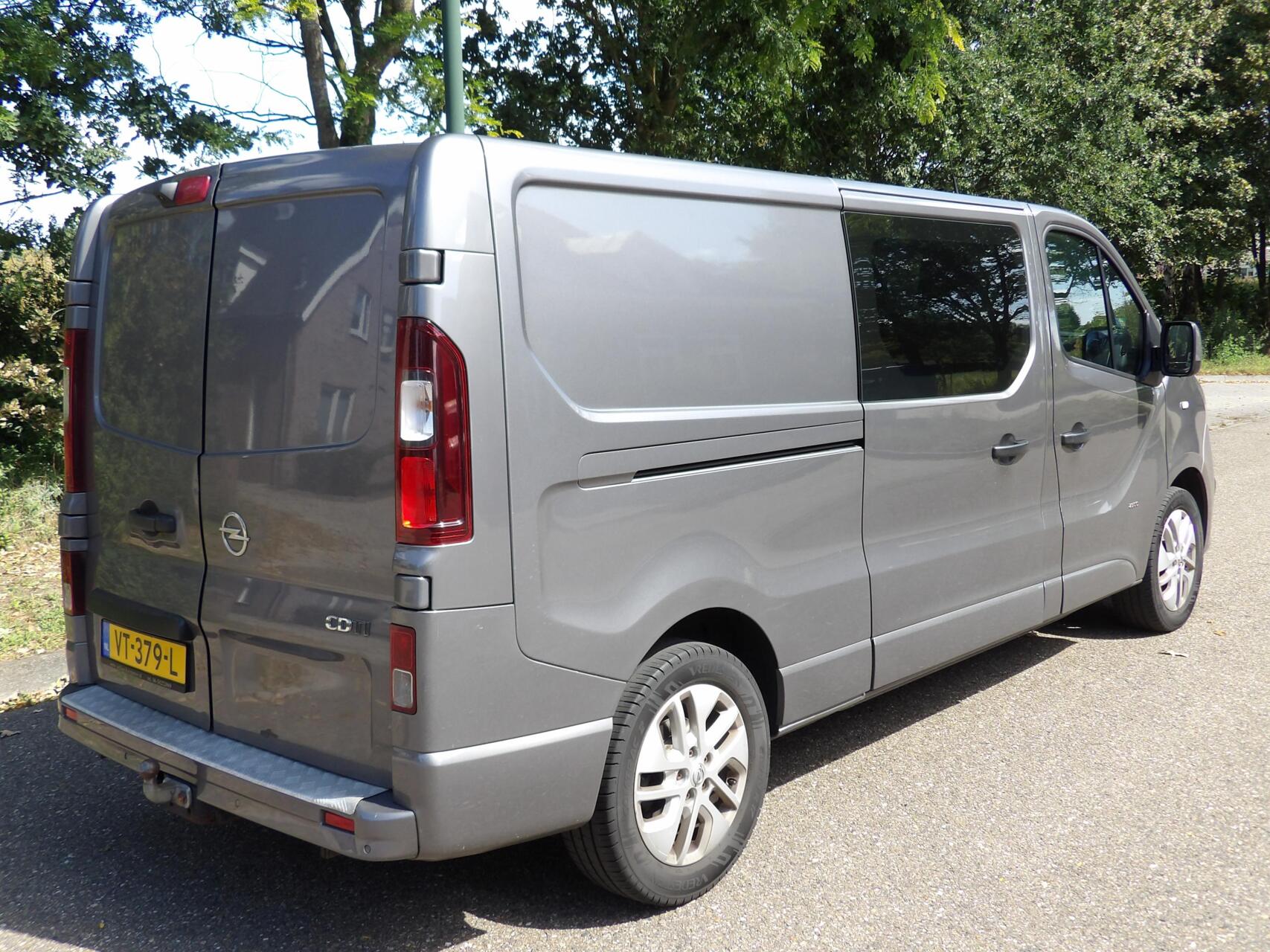 Foto van Opel Vivaro-b