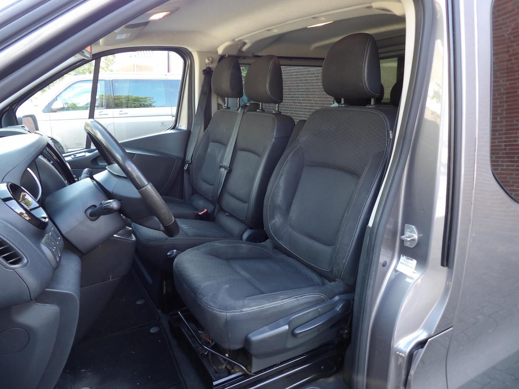 Foto van Opel Vivaro-b