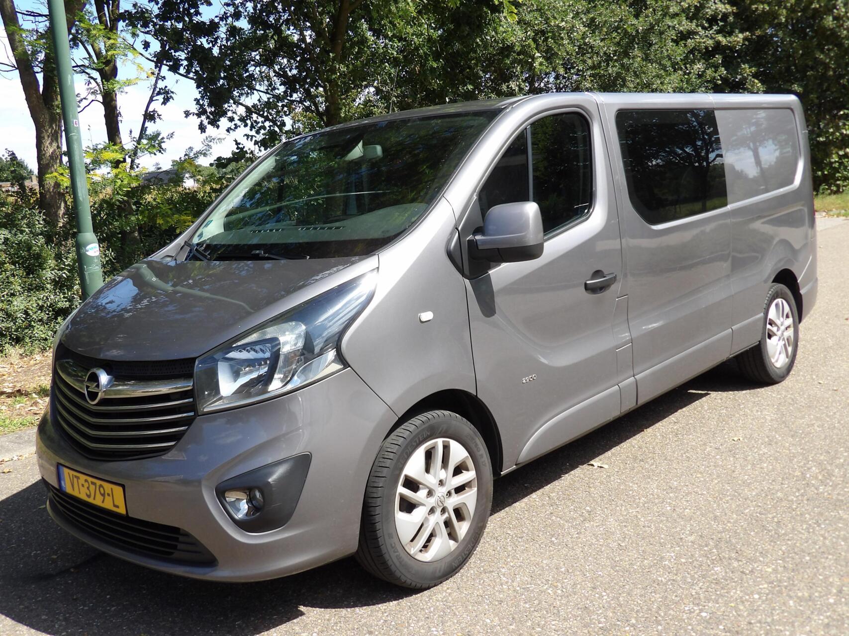 Foto van Opel Vivaro-b