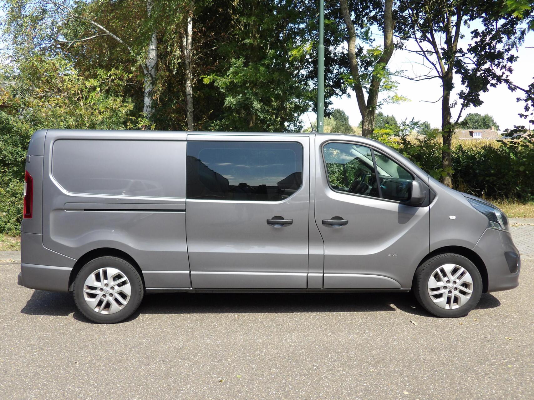Foto van Opel Vivaro-b