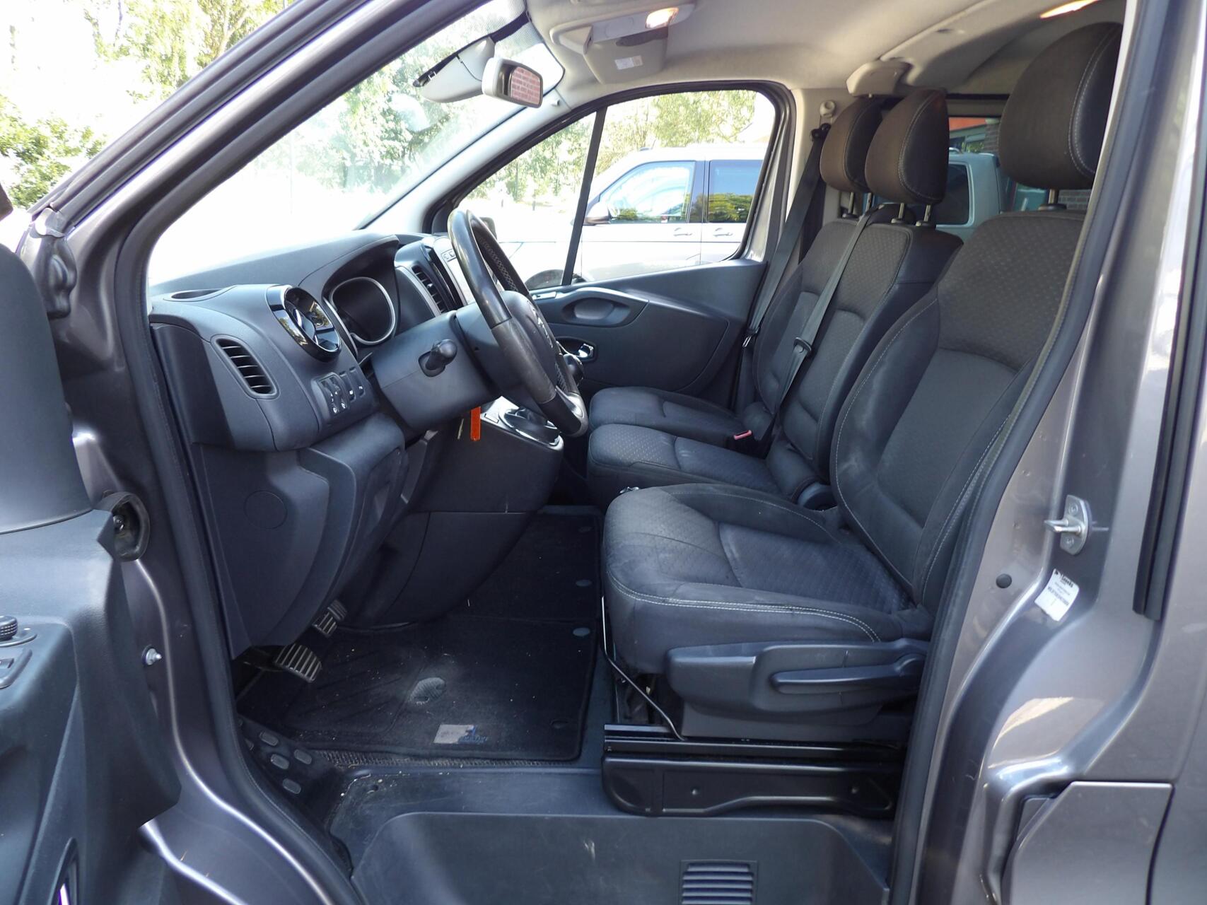 Foto van Opel Vivaro-b