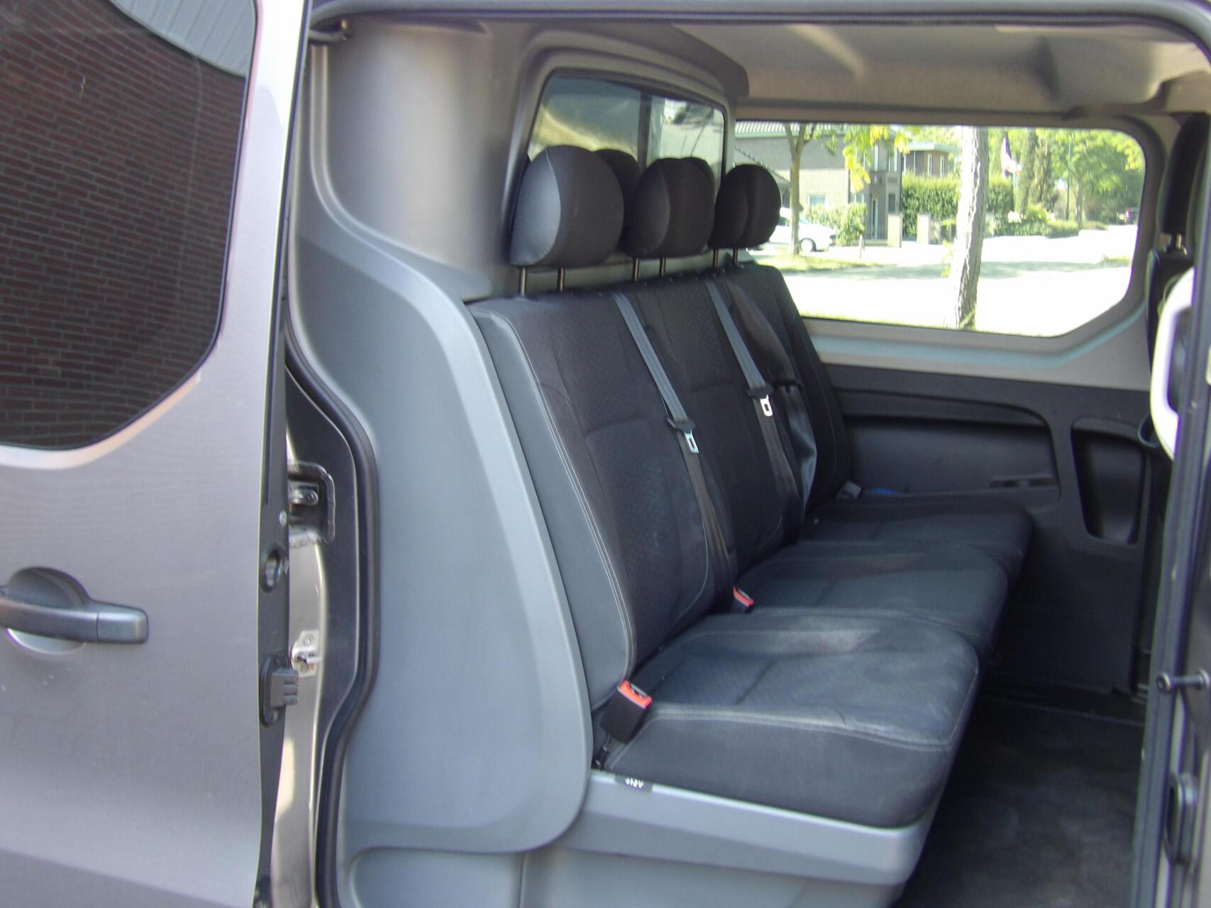 Foto van Opel Vivaro-b