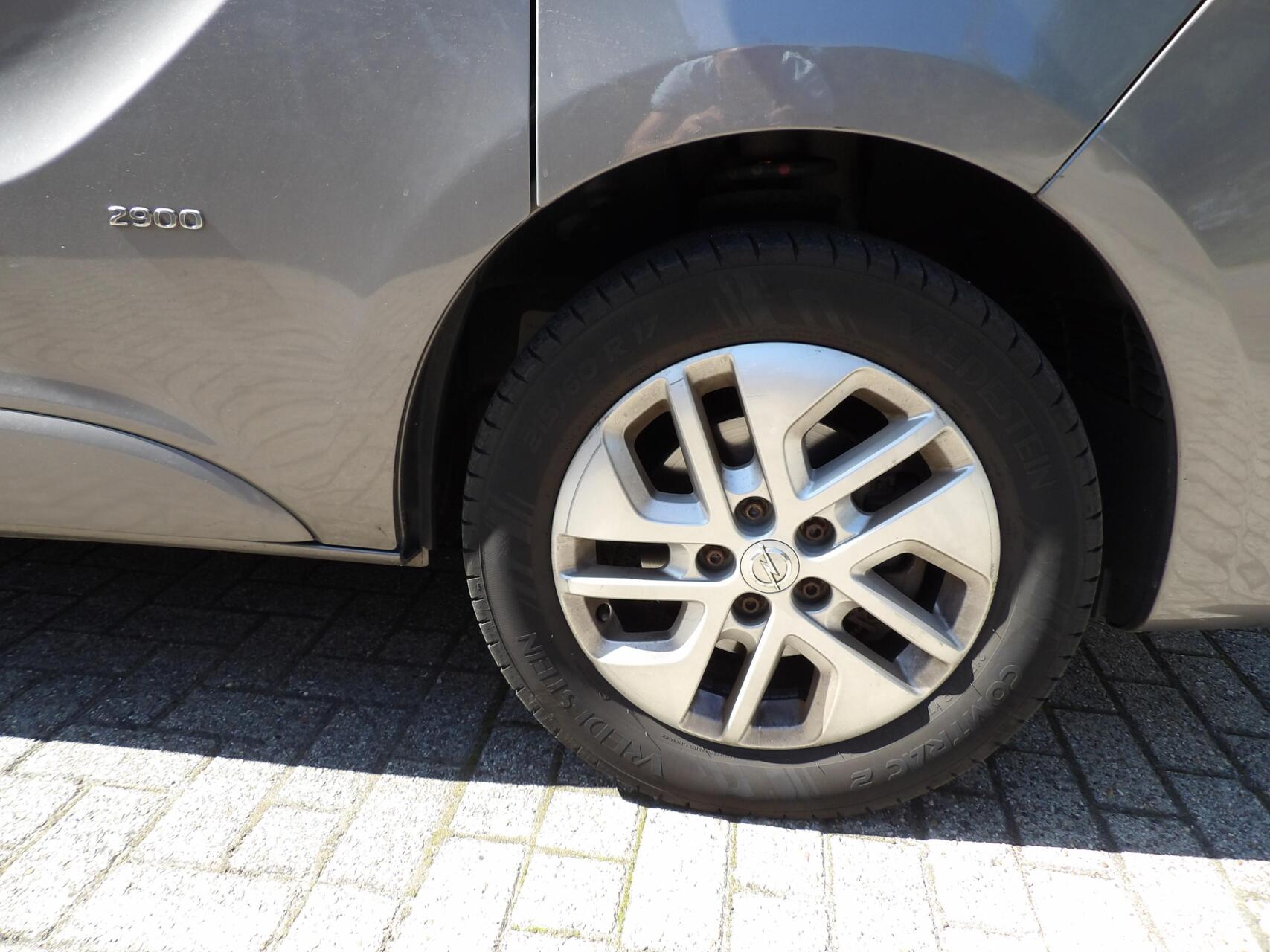 Foto van Opel Vivaro-b