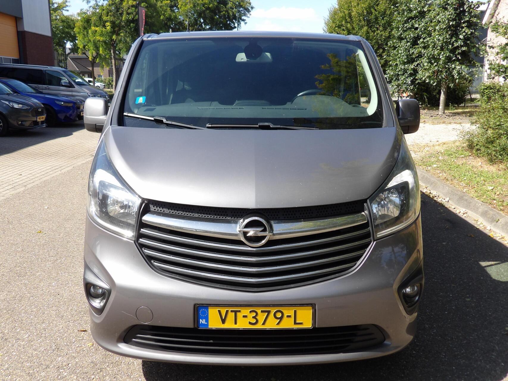 Foto van Opel Vivaro-b