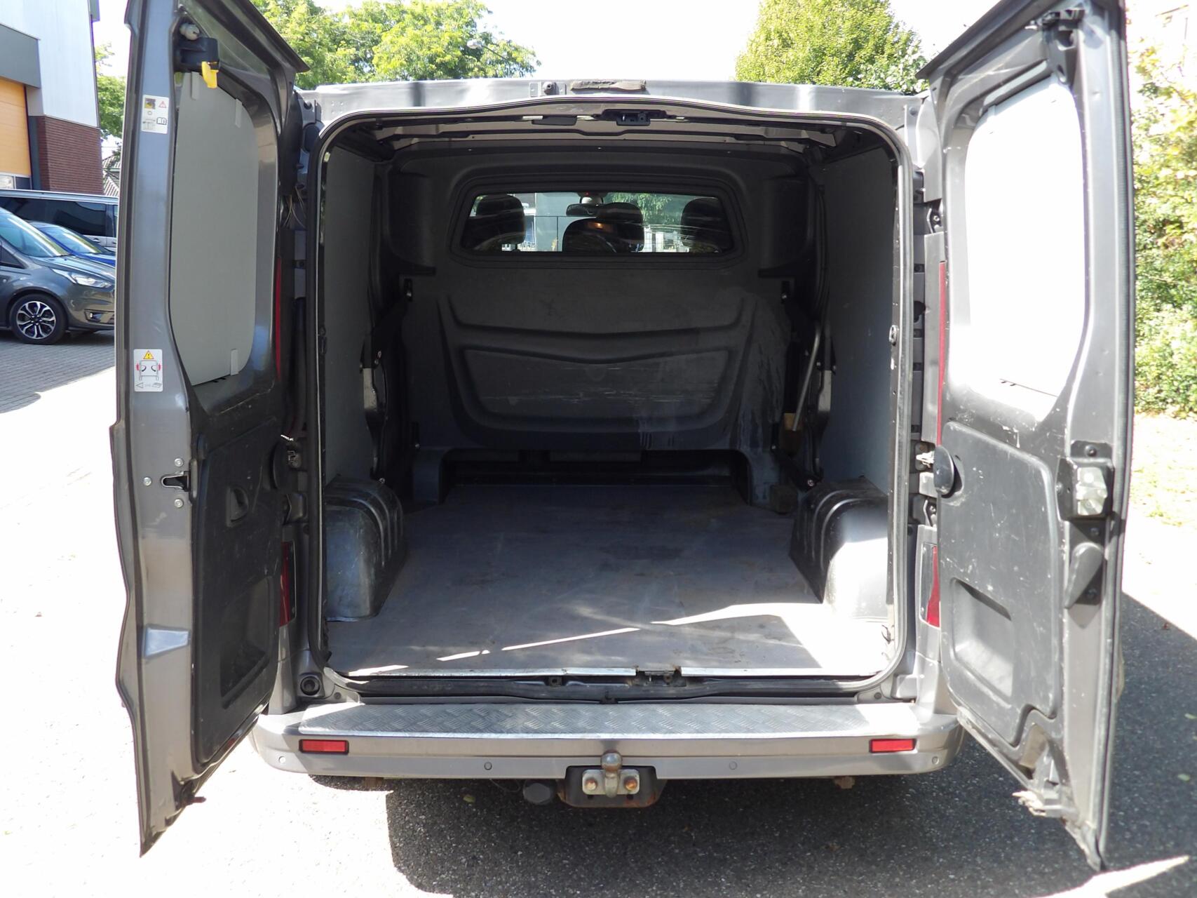 Foto van Opel Vivaro-b