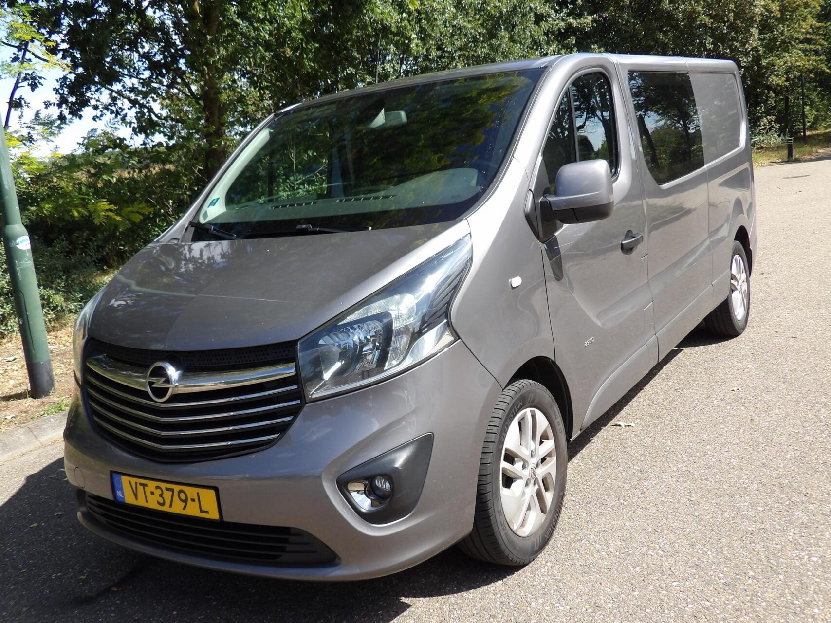 Foto van Opel Vivaro-b