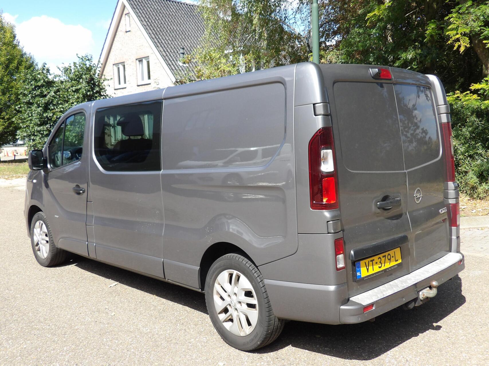 Foto van Opel Vivaro-b