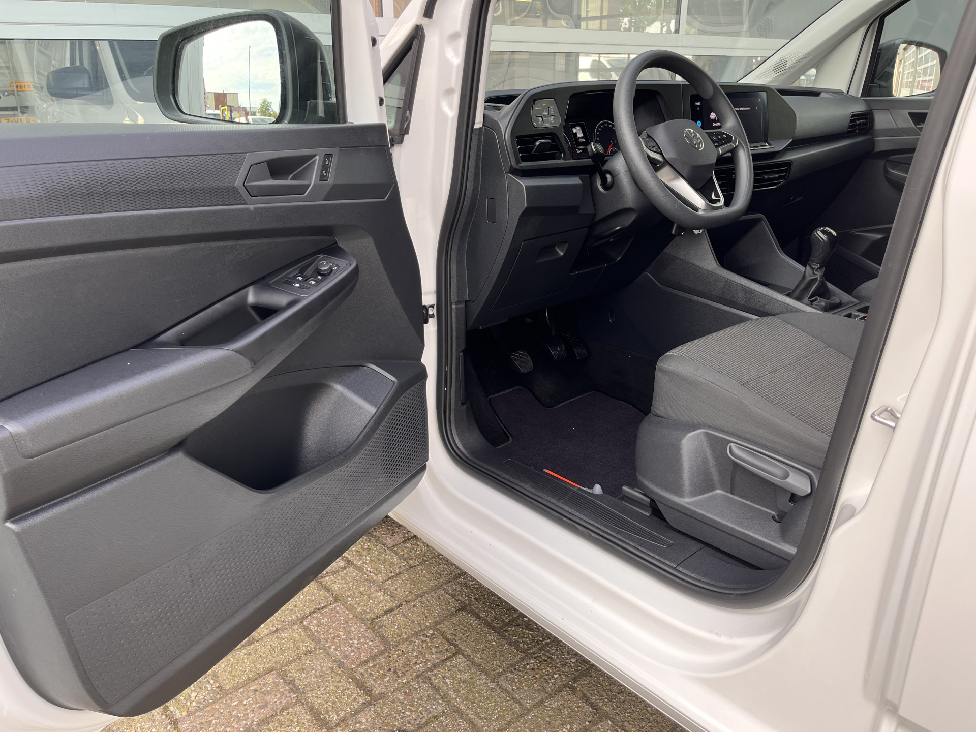 Foto van Volkswagen Caddy Modified Partition Wall