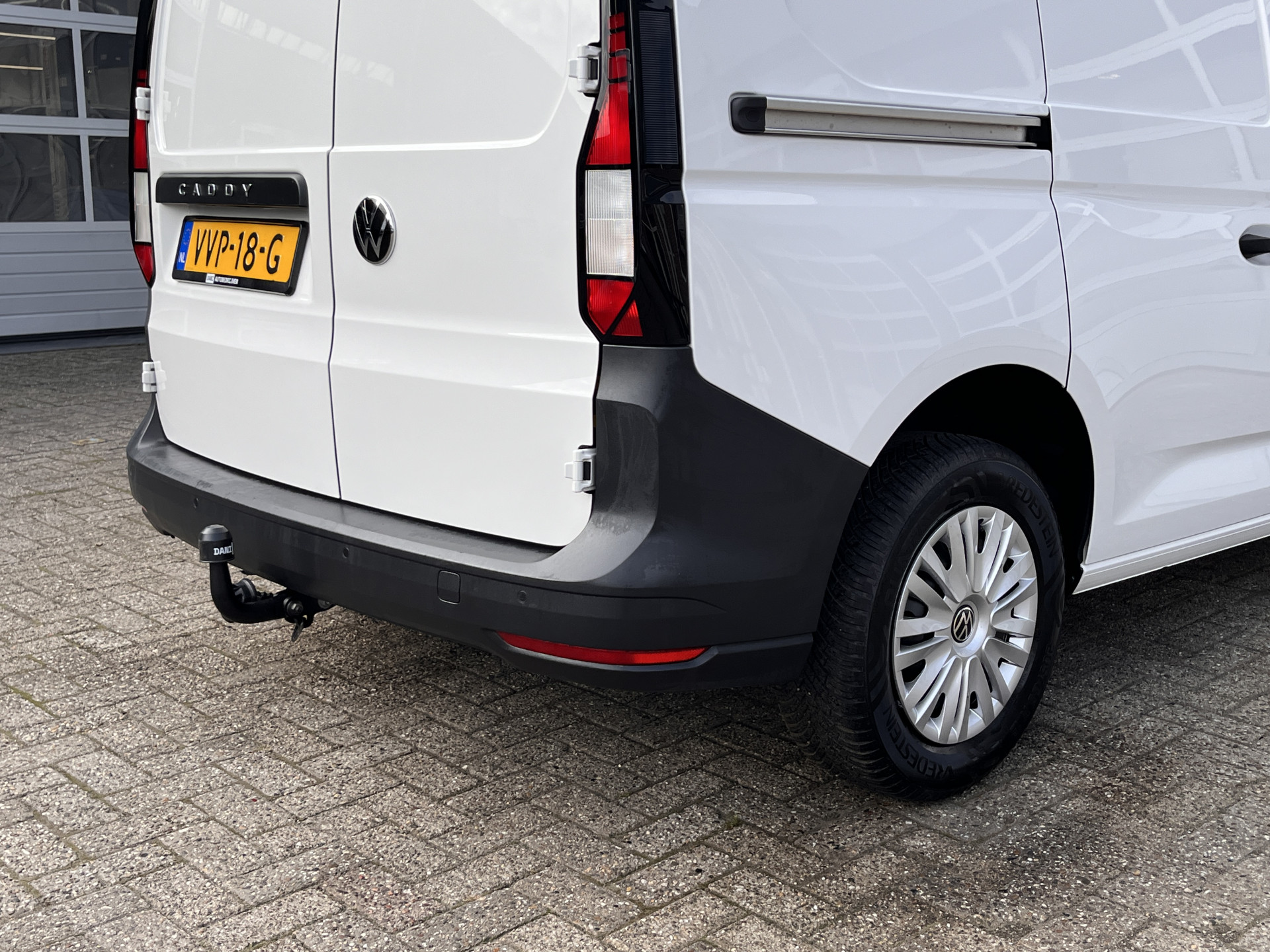 Foto van Volkswagen Caddy Modified Partition Wall