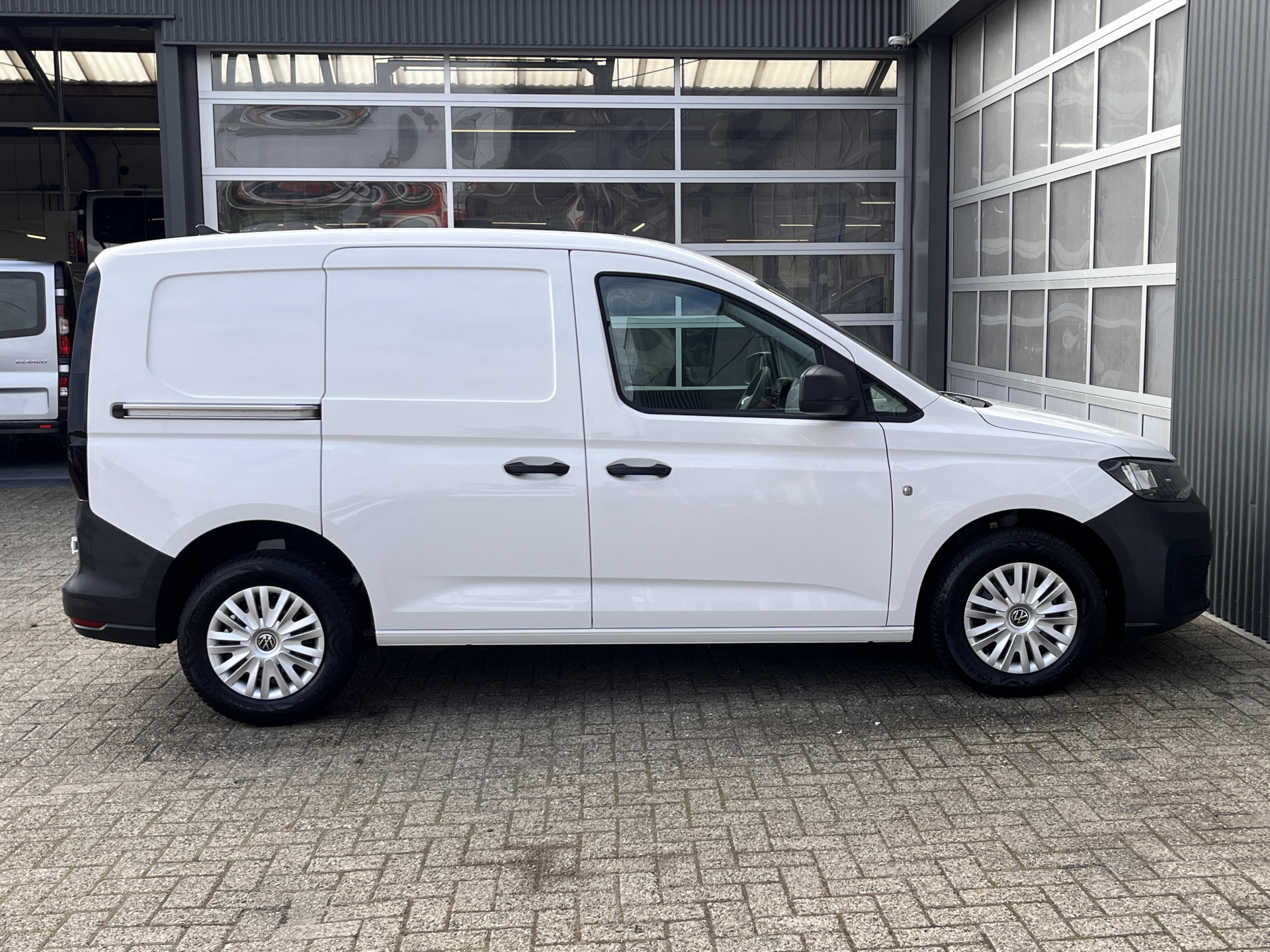 Foto van Volkswagen Caddy Modified Partition Wall