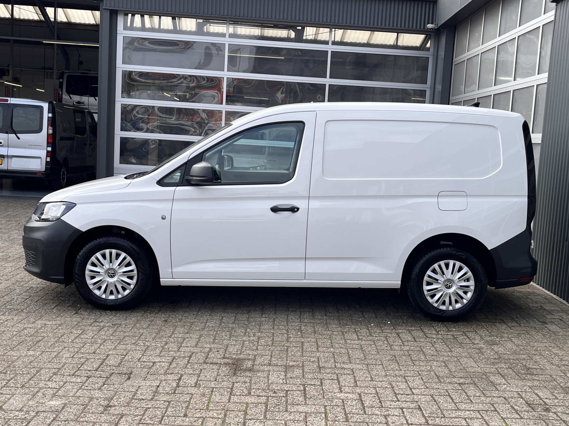 Foto van Volkswagen Caddy Modified Partition Wall
