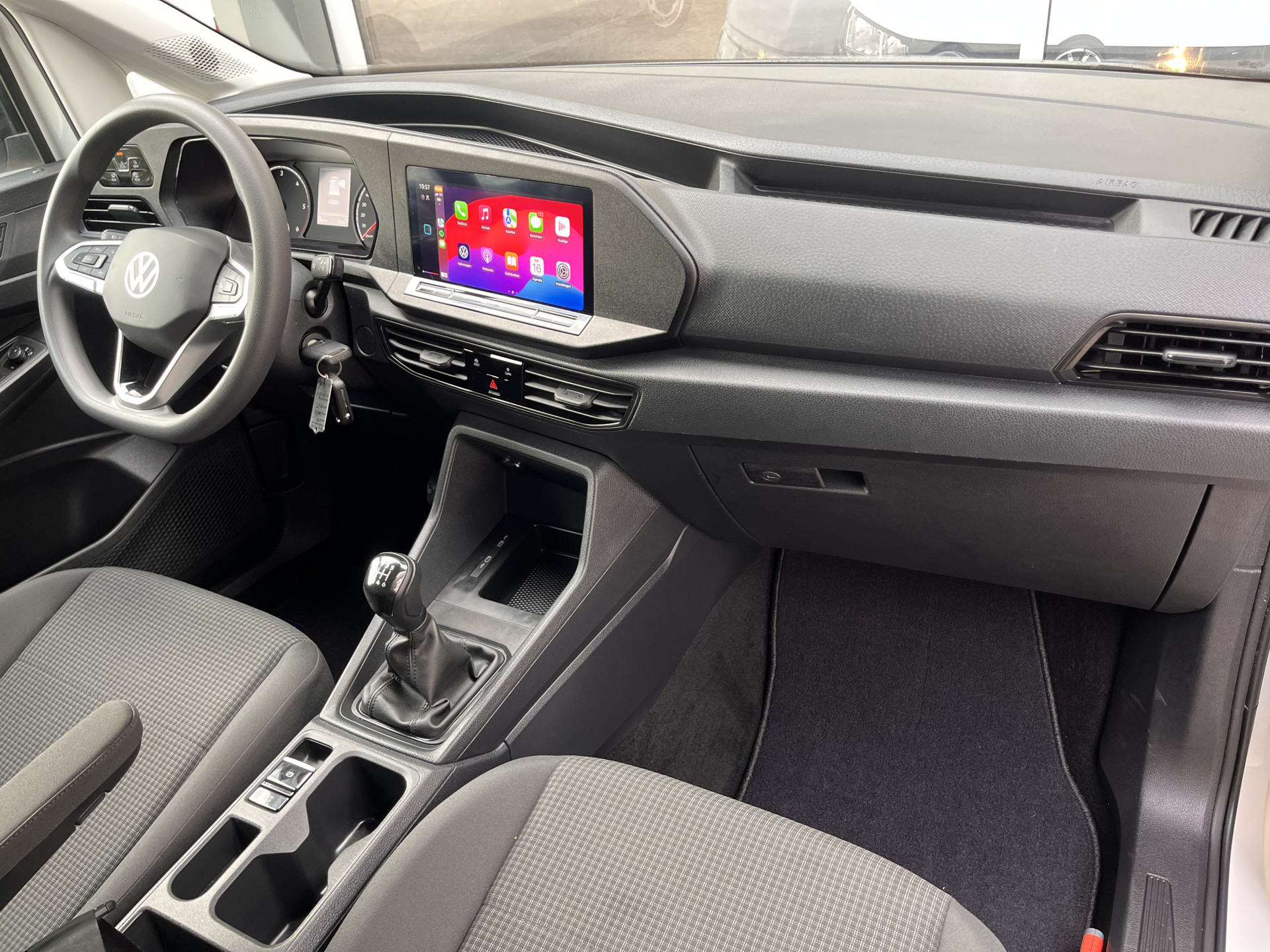 Foto van Volkswagen Caddy Modified Partition Wall
