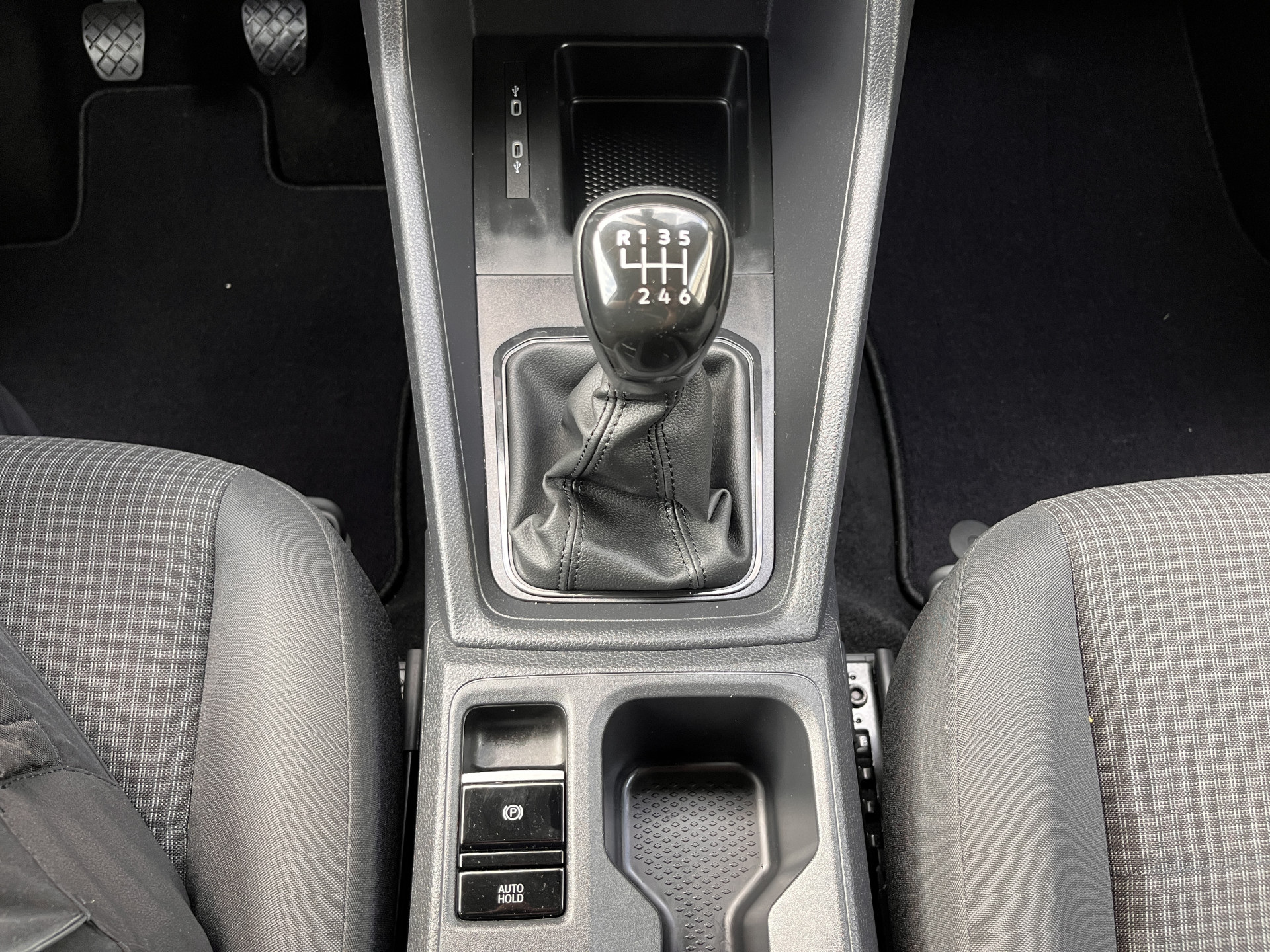 Foto van Volkswagen Caddy Modified Partition Wall