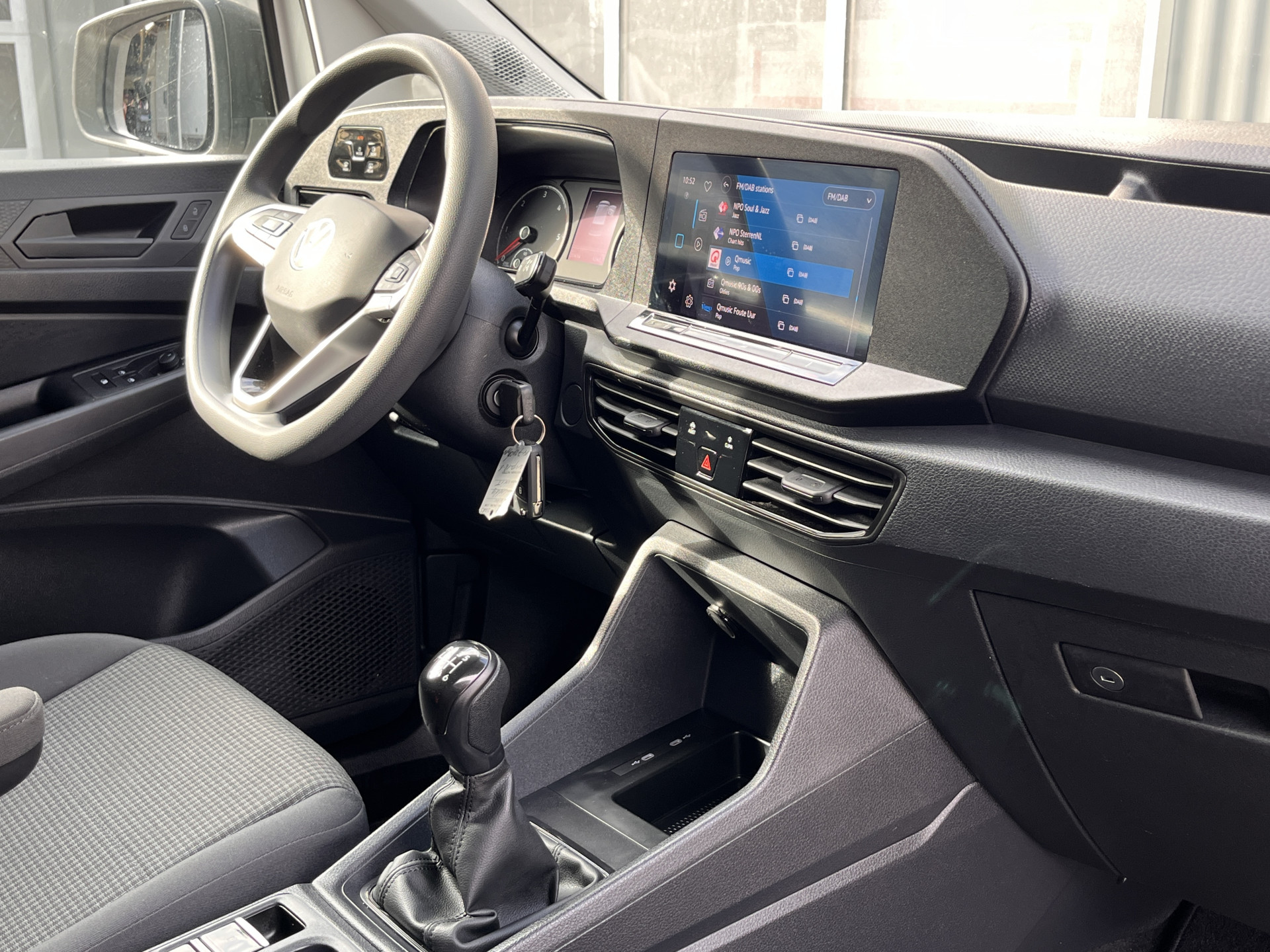 Foto van Volkswagen Caddy Modified Partition Wall