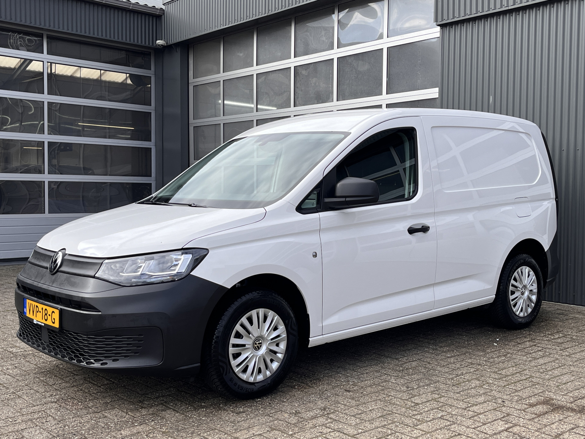 Foto van Volkswagen Caddy Modified Partition Wall
