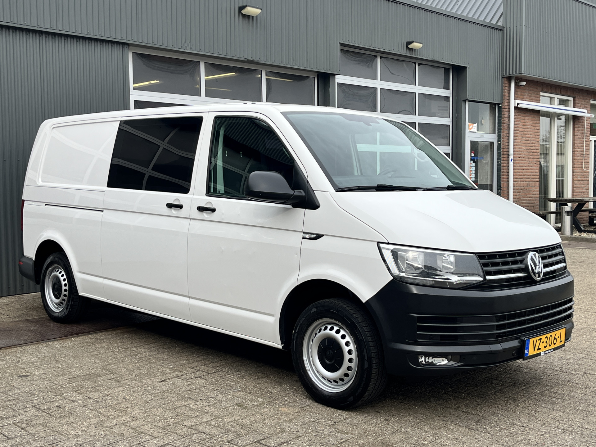 Volkswagen Transporter 2.0 TDI L2H1 DC 4Motion Highline 2016 - voorkant