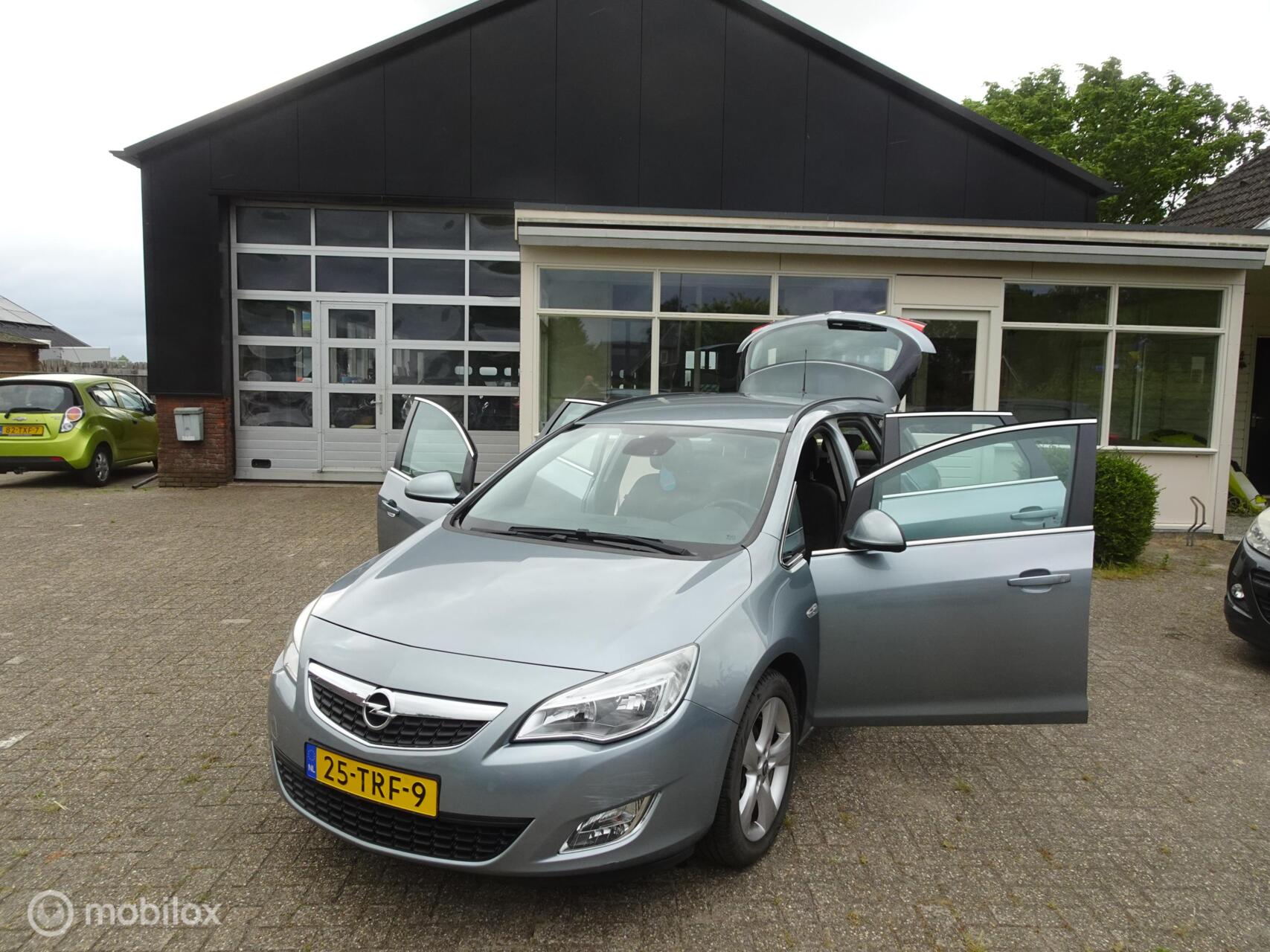 Opel Astra Sports Tourer 1.4 Turbo Edition 2012 - voorkant