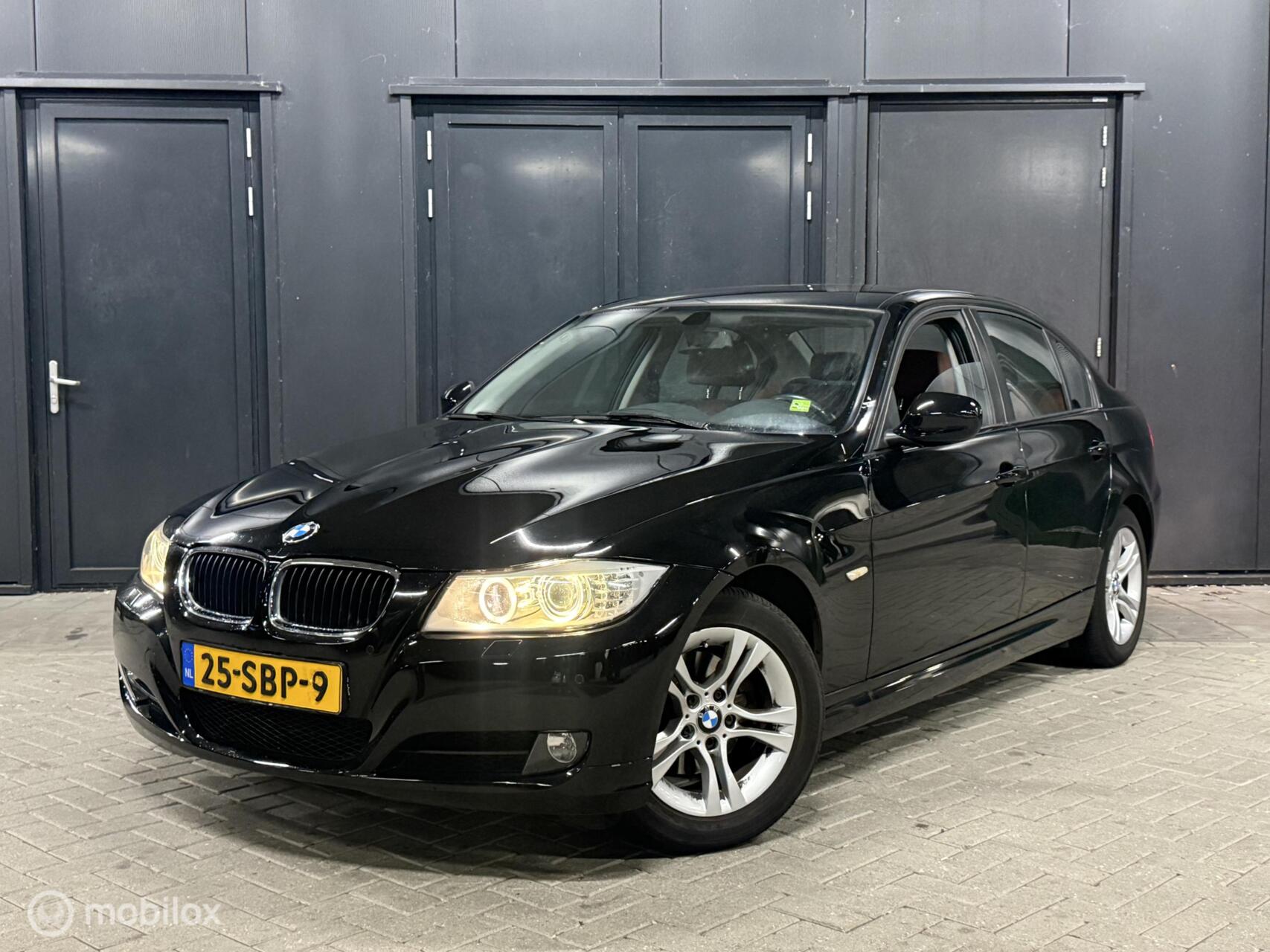BMW 318i 318i Corporate Lease Luxury Line NAP, AUT 2011 - voorkant