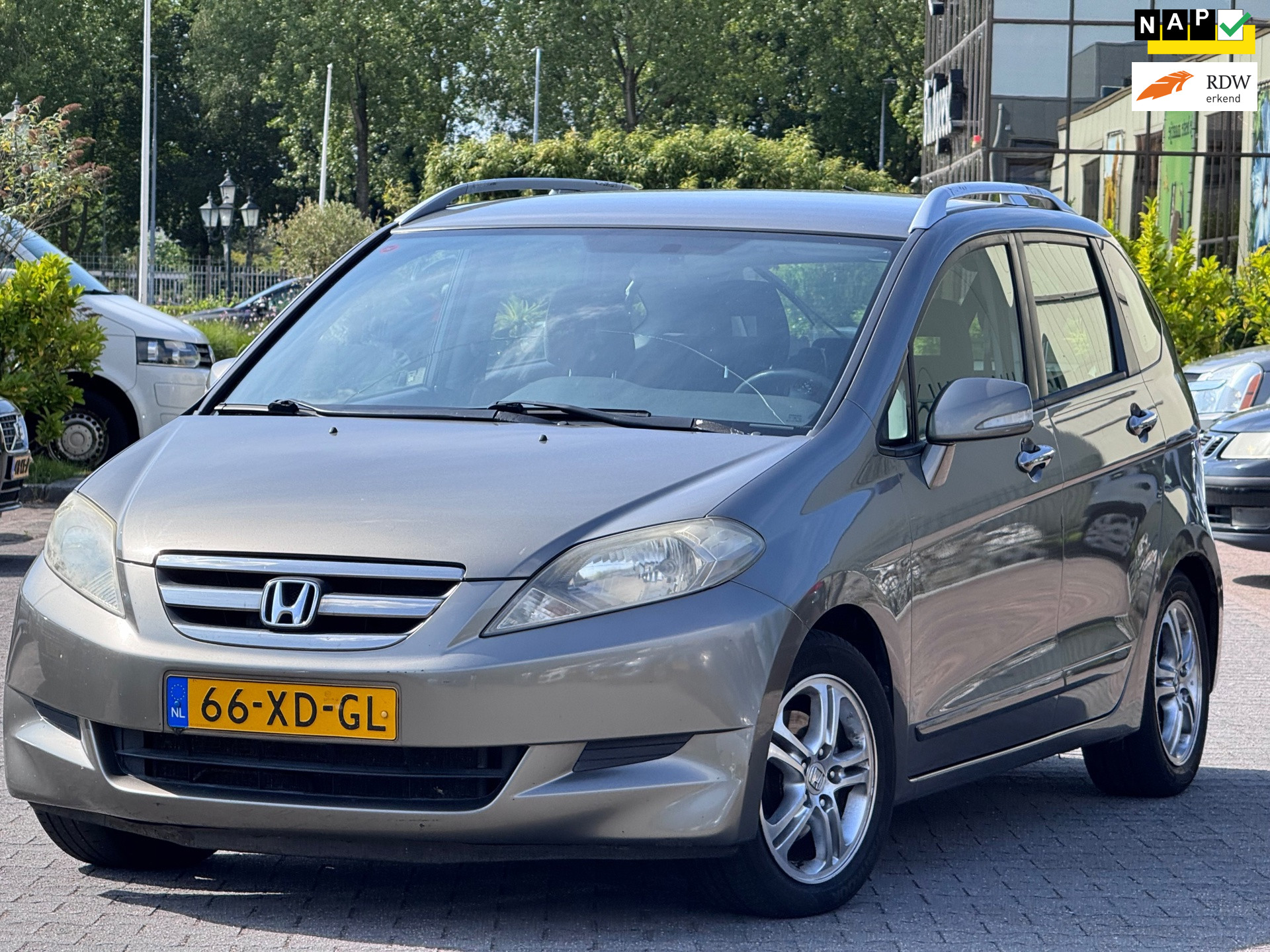 Honda Fr-v 1.8i Comfort | Airco | Trekhaak | 6 persoons | Elektrische spiegels | Cruise control | Bluethooth | 2007 - voorkant