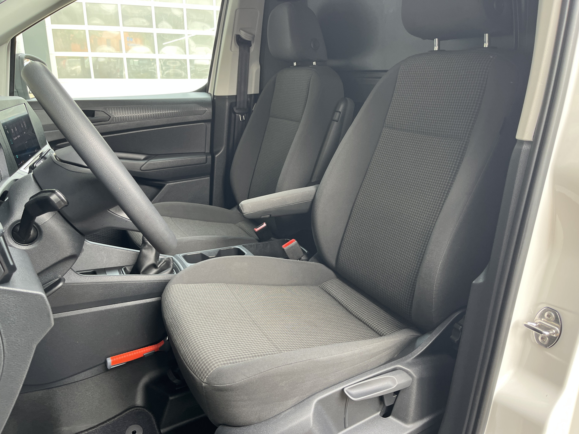 Foto van Volkswagen Caddy Modified Partition Wall