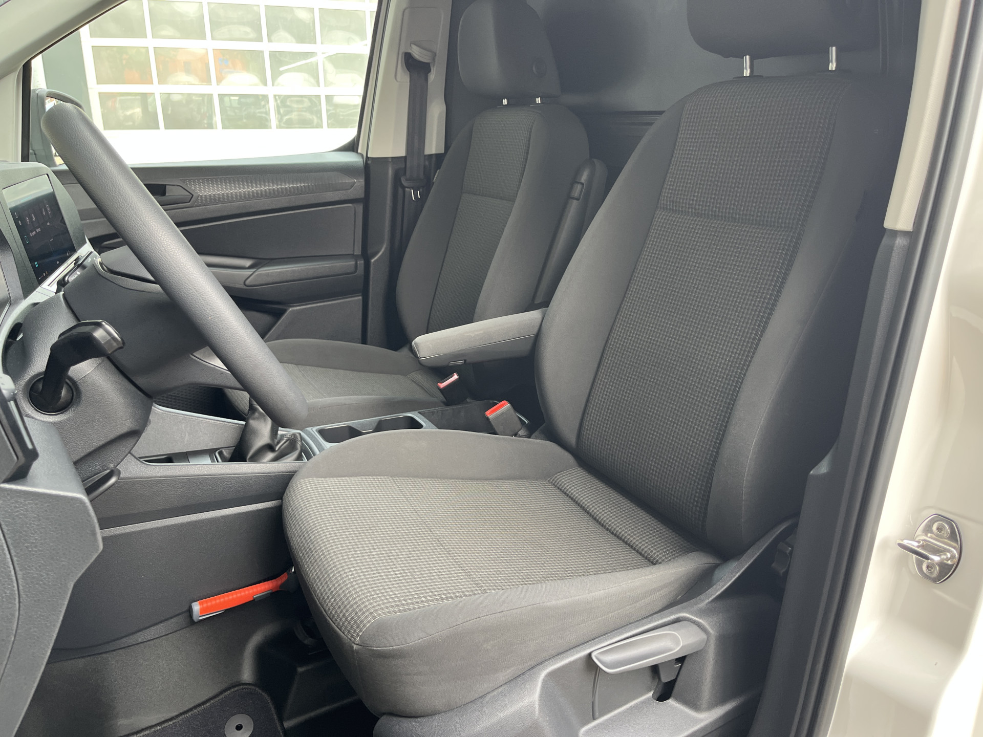 Foto van Volkswagen Caddy Modified Partition Wall