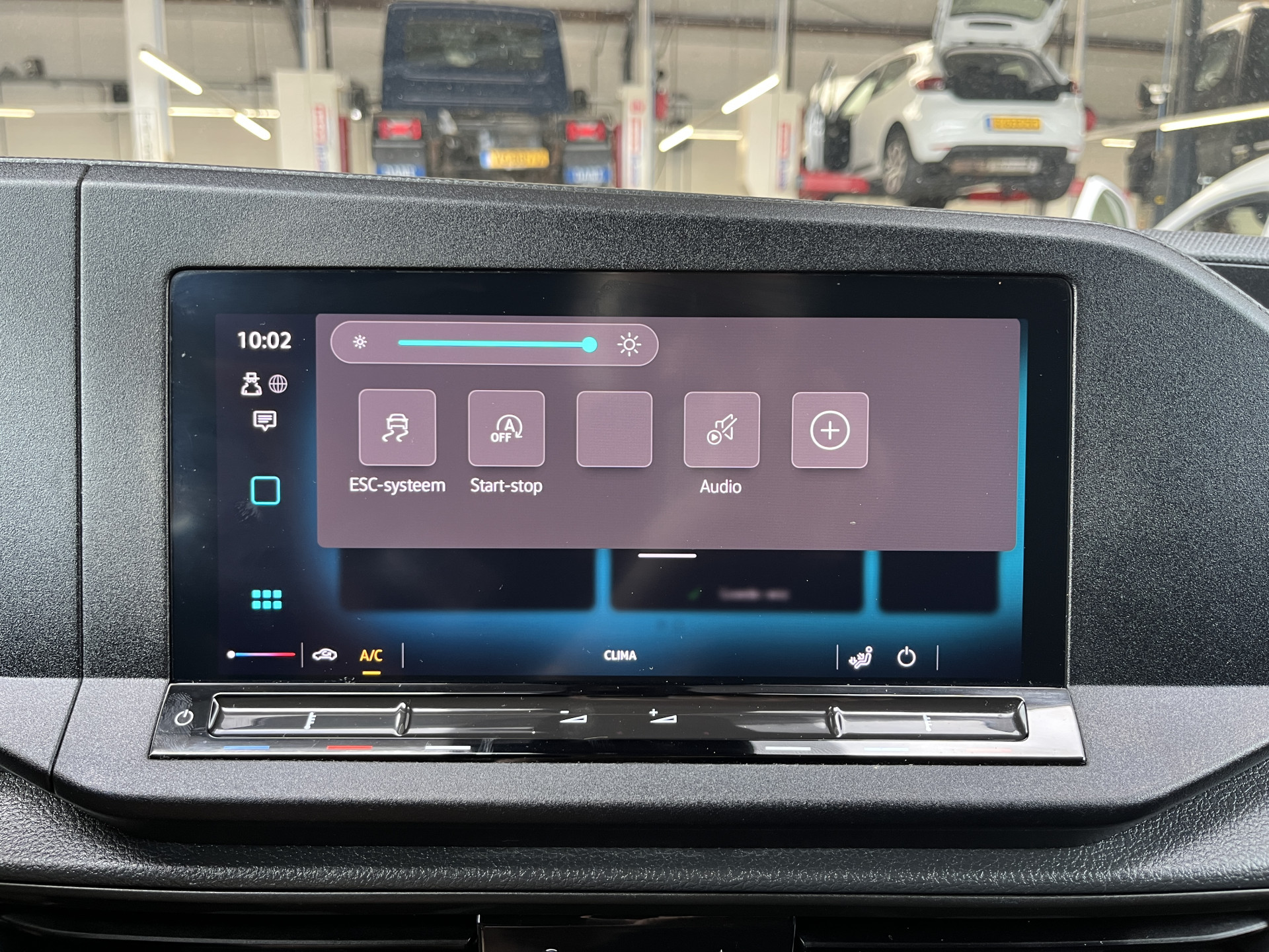 Foto van Volkswagen Caddy Modified Partition Wall