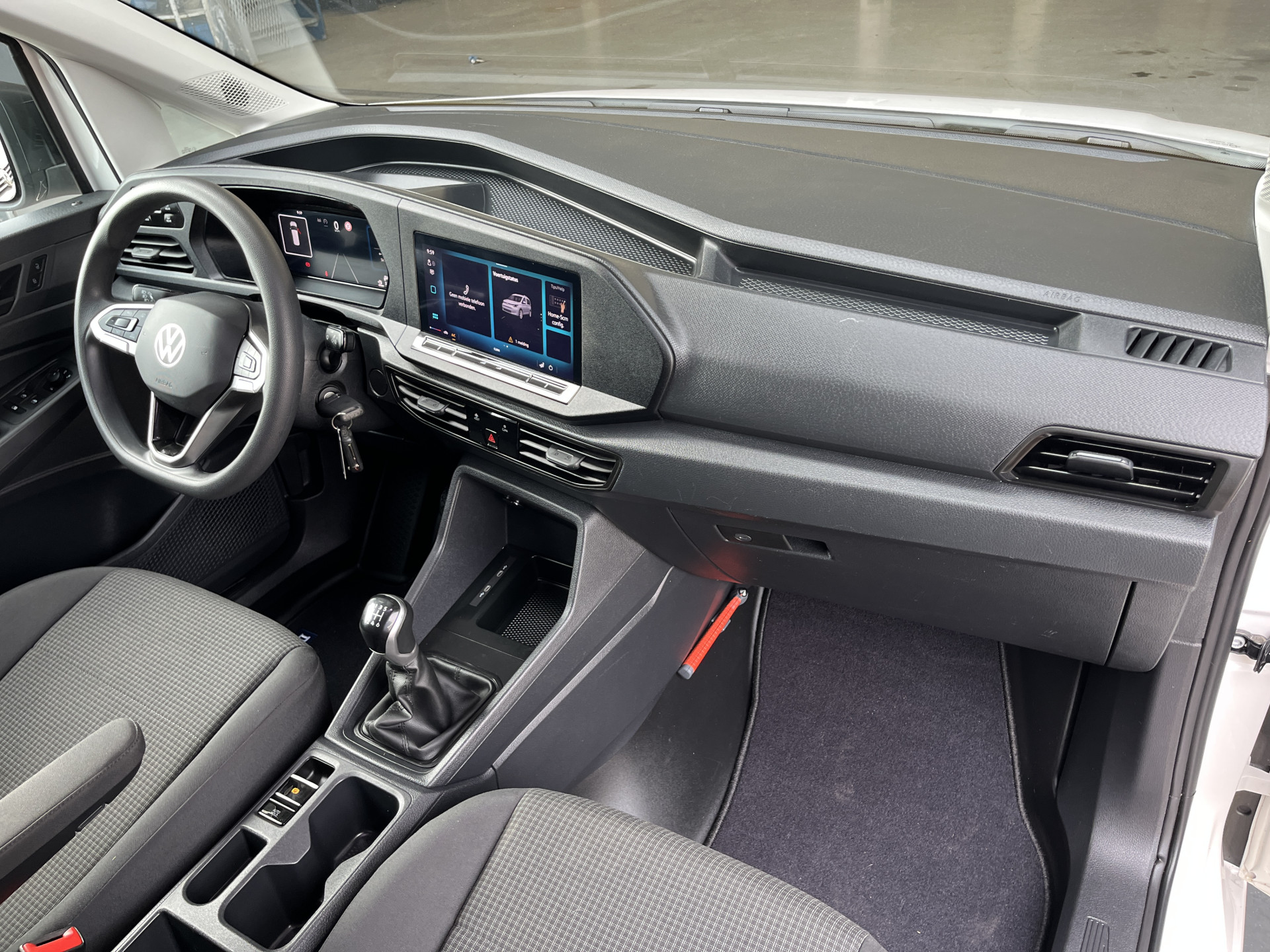 Foto van Volkswagen Caddy Modified Partition Wall