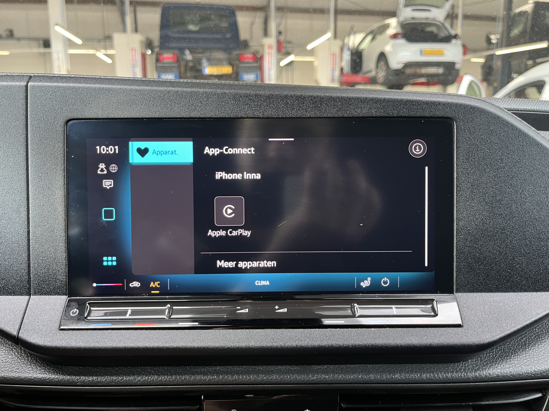 Foto van Volkswagen Caddy Modified Partition Wall