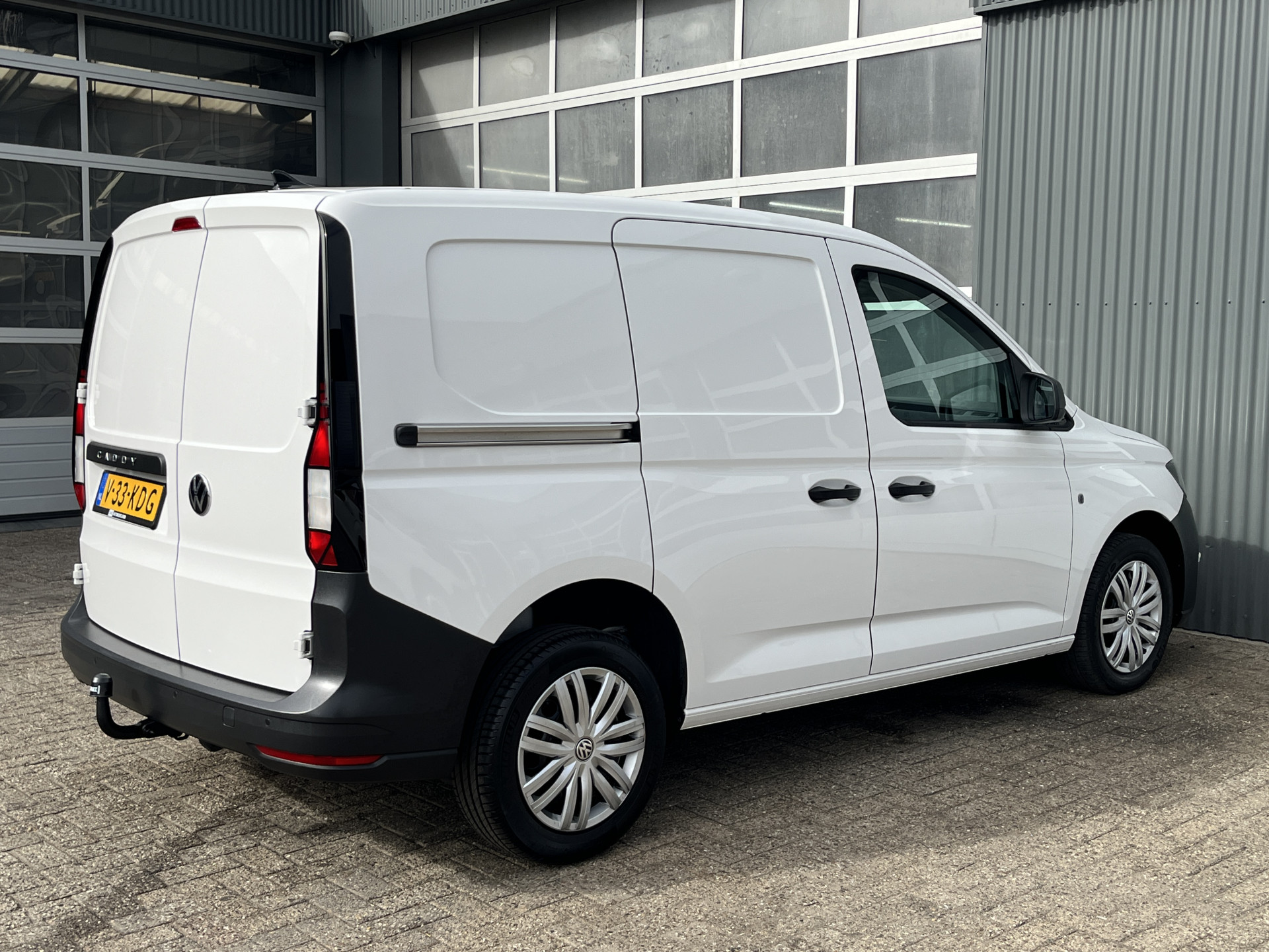 Foto van Volkswagen Caddy Modified Partition Wall