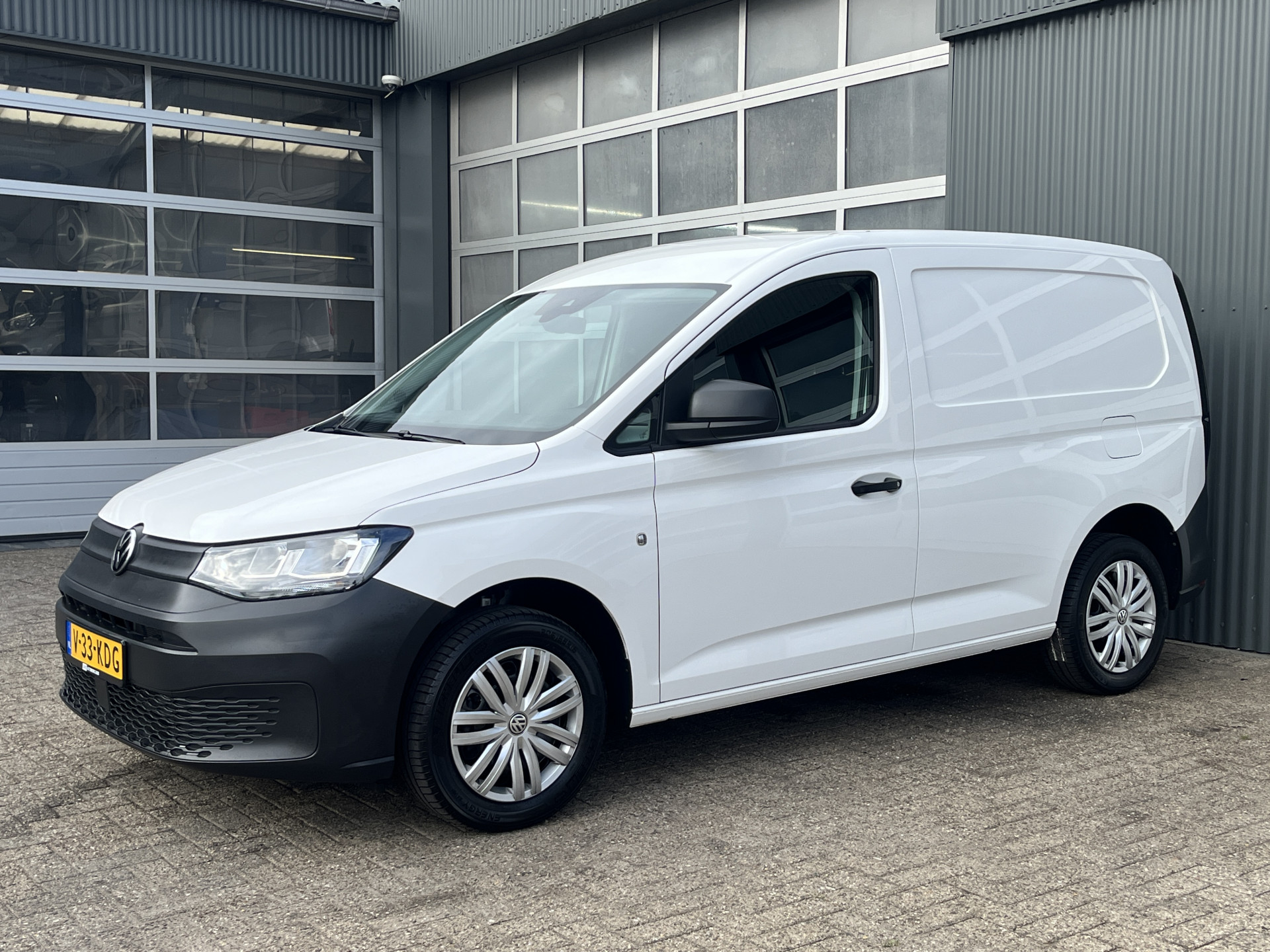 Foto van Volkswagen Caddy Modified Partition Wall