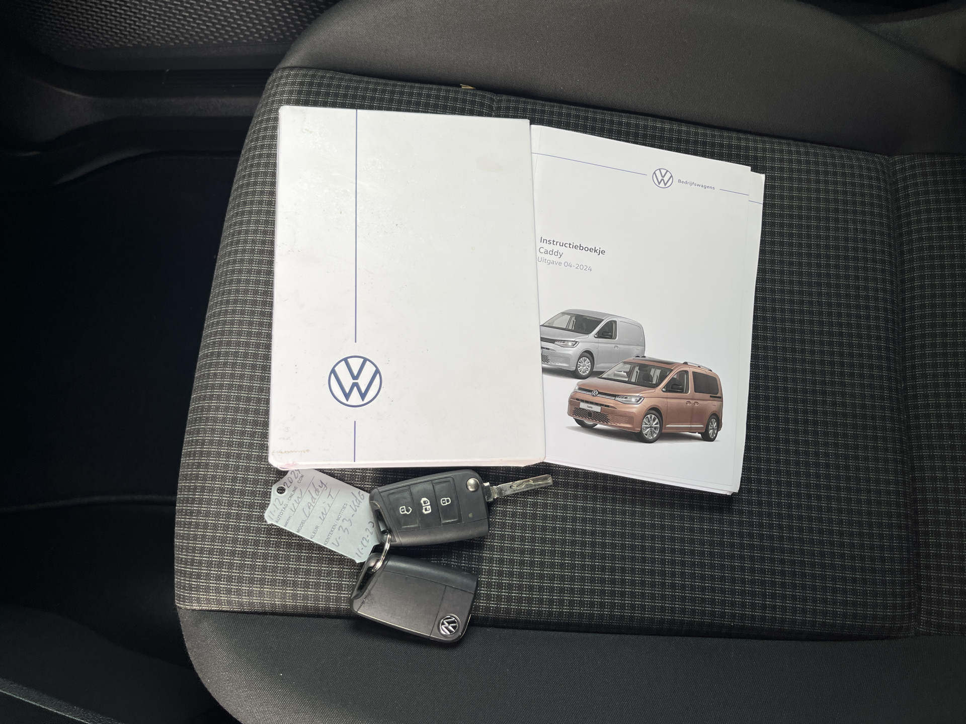 Foto van Volkswagen Caddy Modified Partition Wall