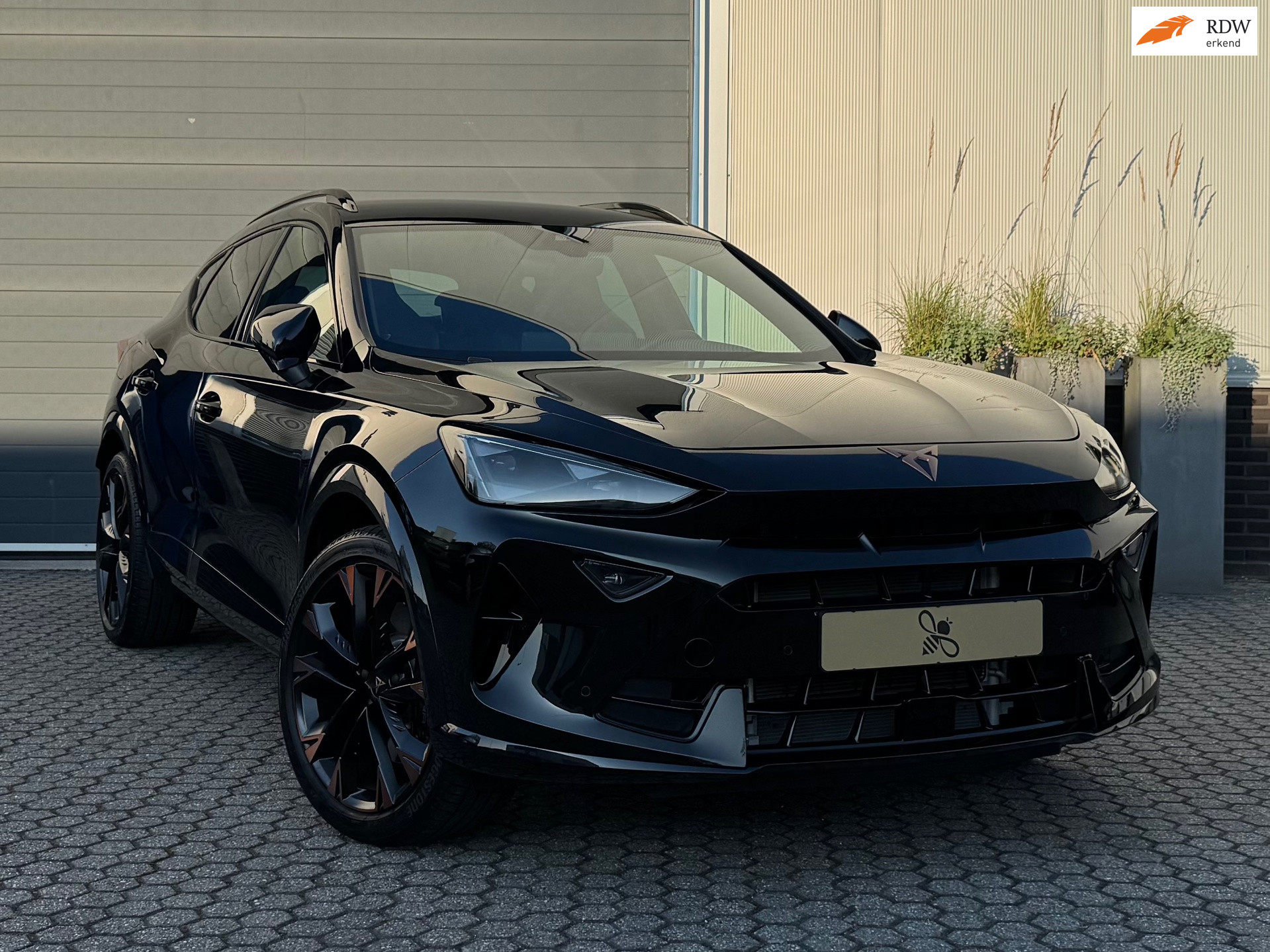 Cupra Formentor E-hybrid VZ Performance 1.5 TSI e-Hybrid 272pk DSG| Sennheiser | 19" Artic Copper | Zwenkbare trekhaak | DCC 2024 - voorkant