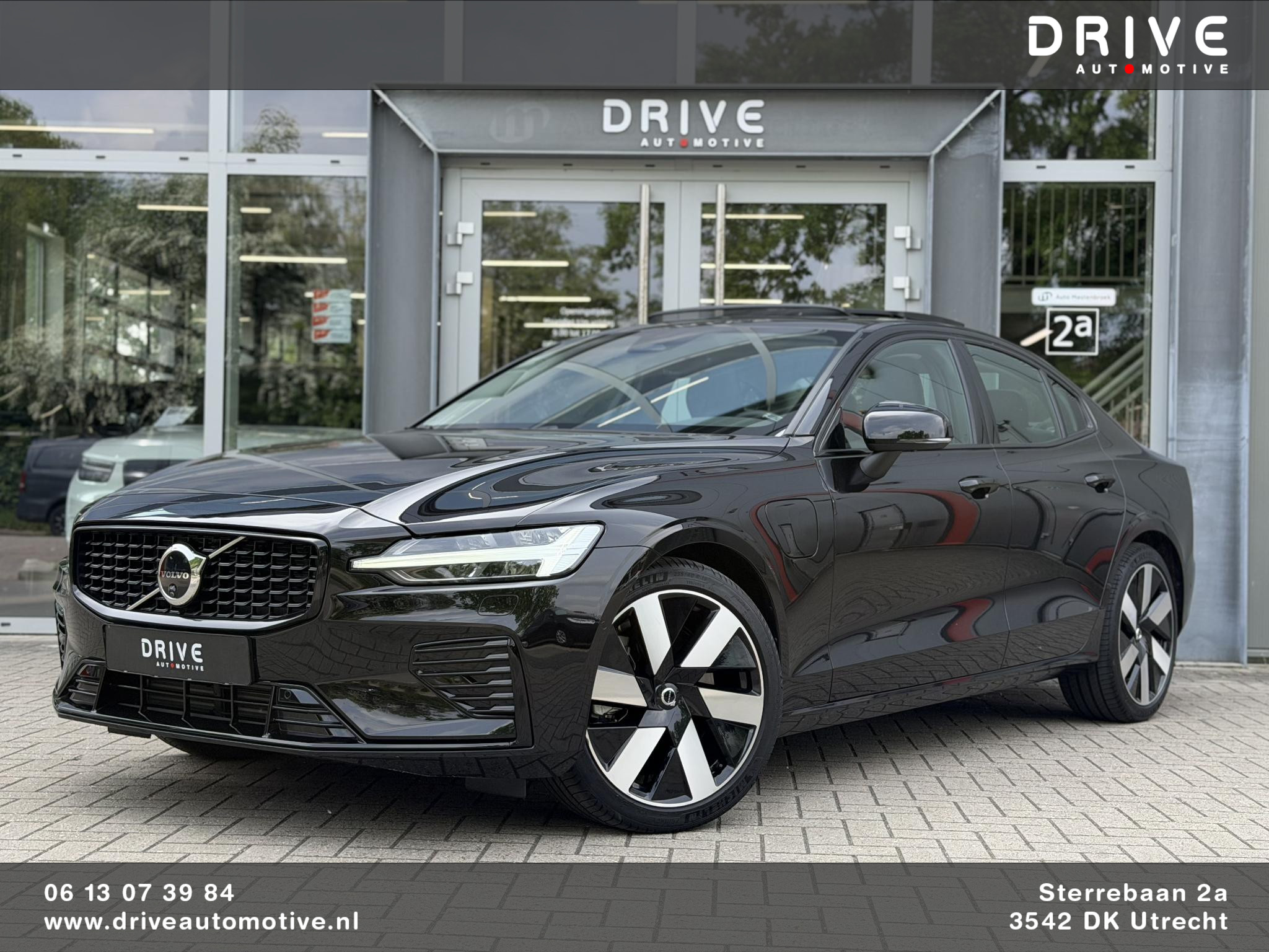 Volvo S60 2.0 Recharge T8 AWD 455PK Plus Bright 2025 - voorkant