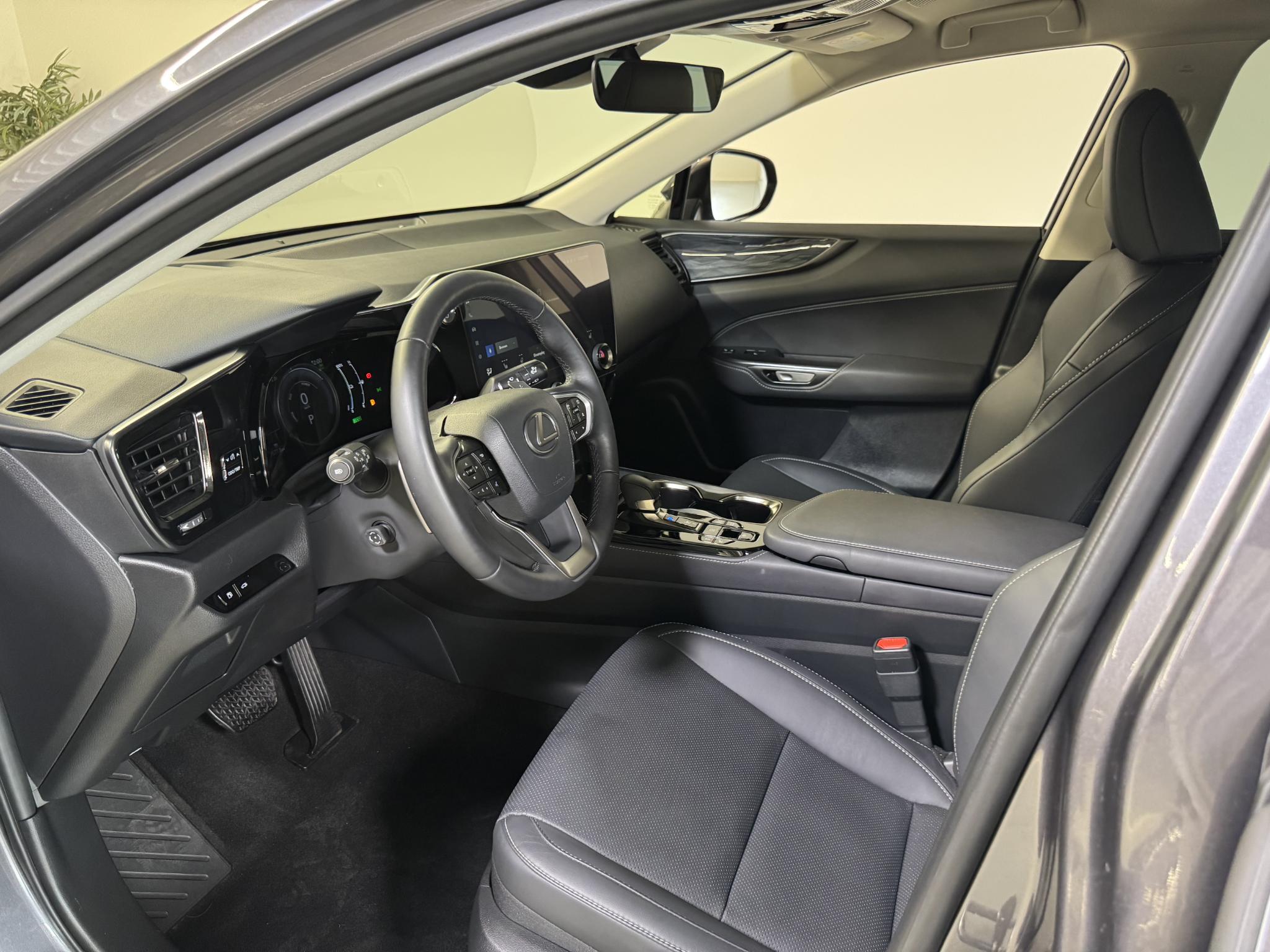 Foto van Lexus Lexus Nx450h+