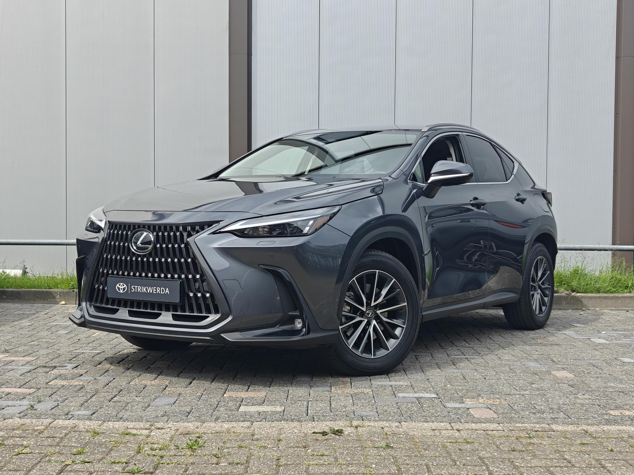 Foto van Lexus Lexus Nx450h+