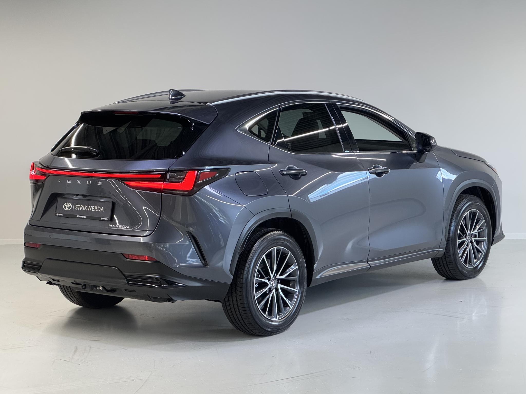 Foto van Lexus Lexus Nx450h+