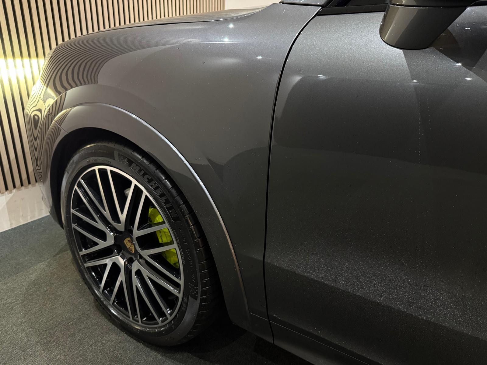 Foto van Porsche Cayenne E-hybrid