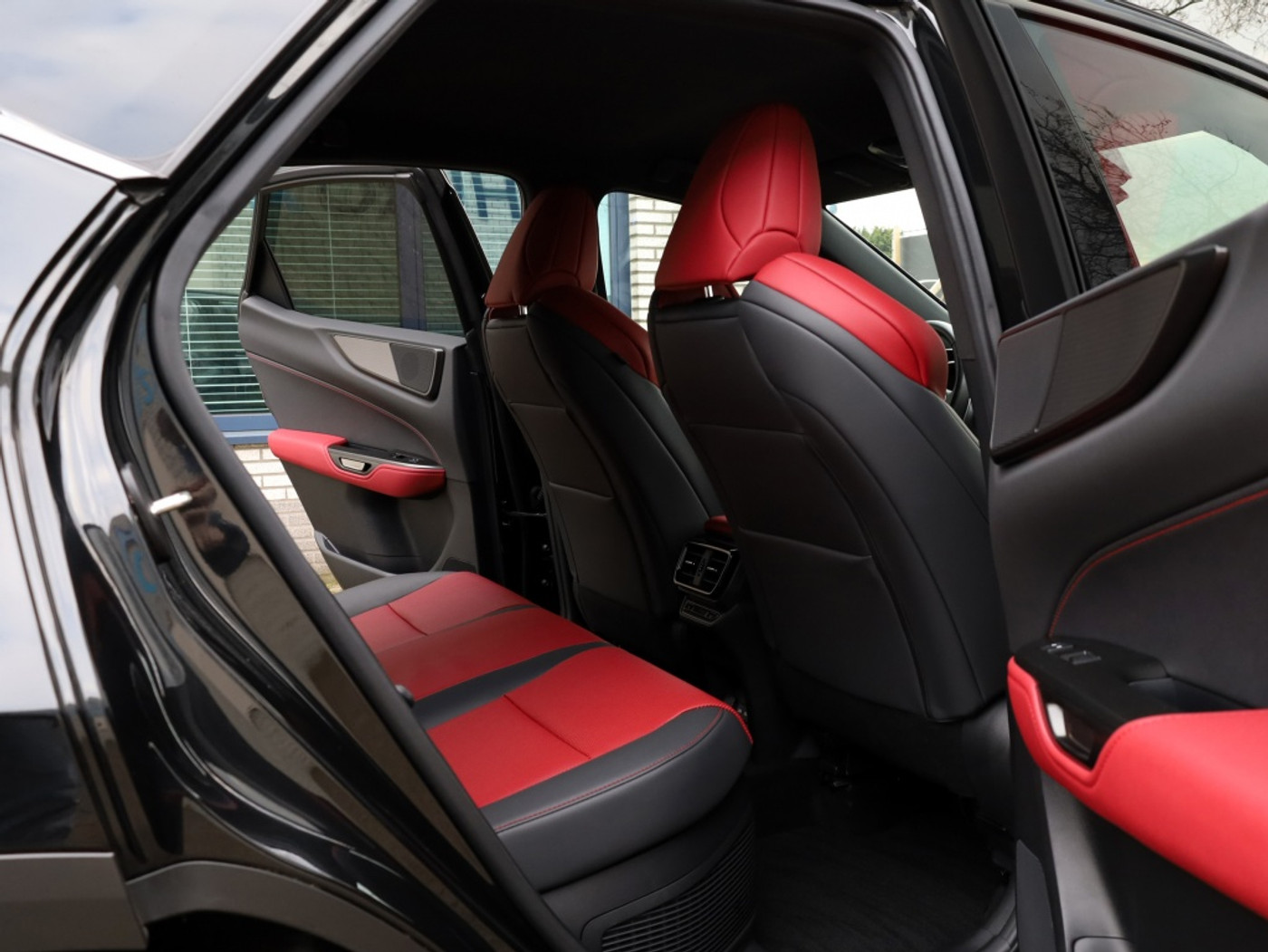 Foto van Lexus NX